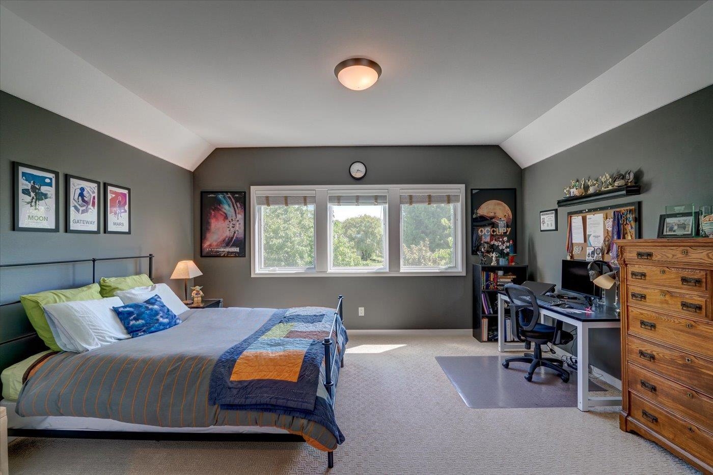 5596 Surrey Lane