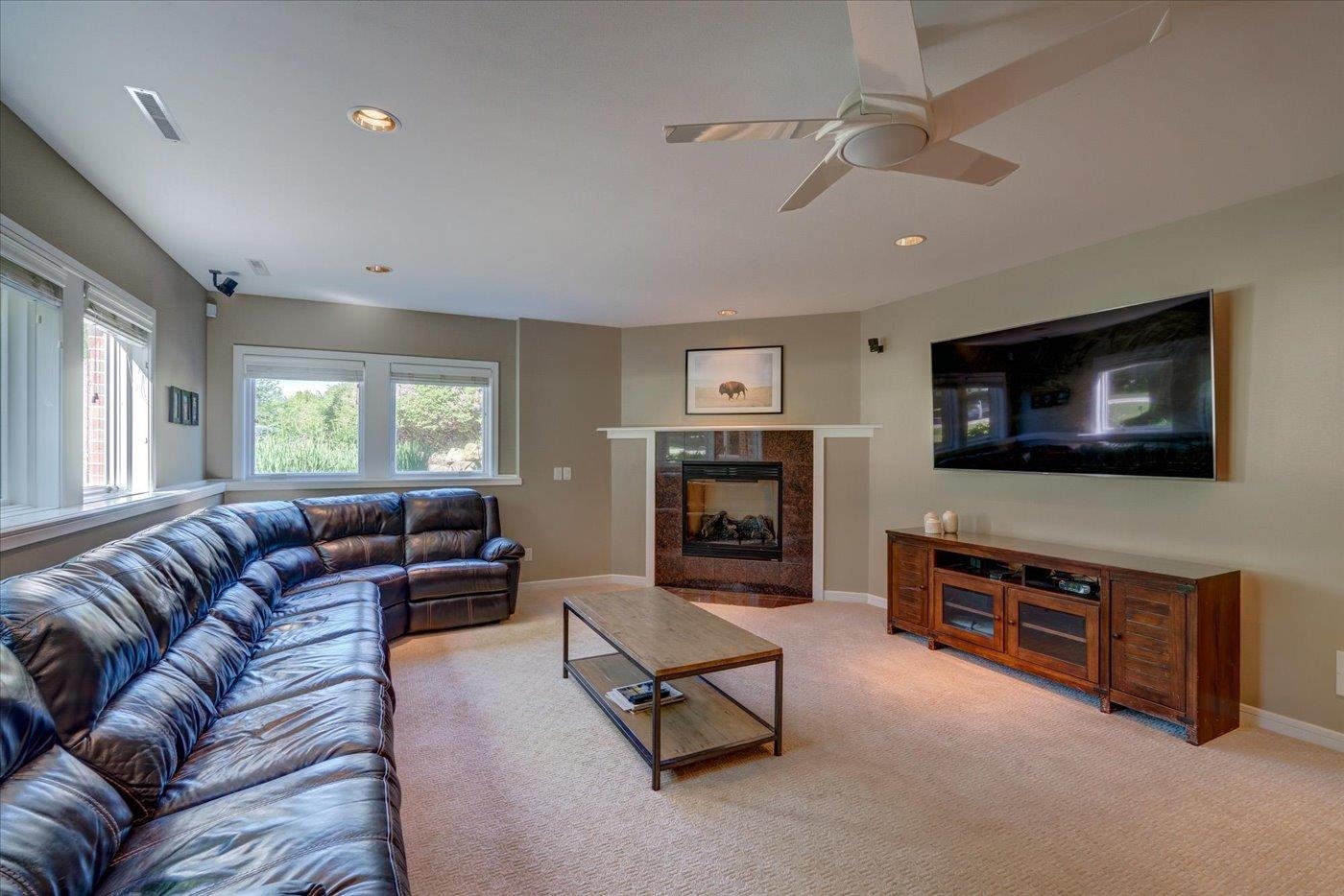 5596 Surrey Lane