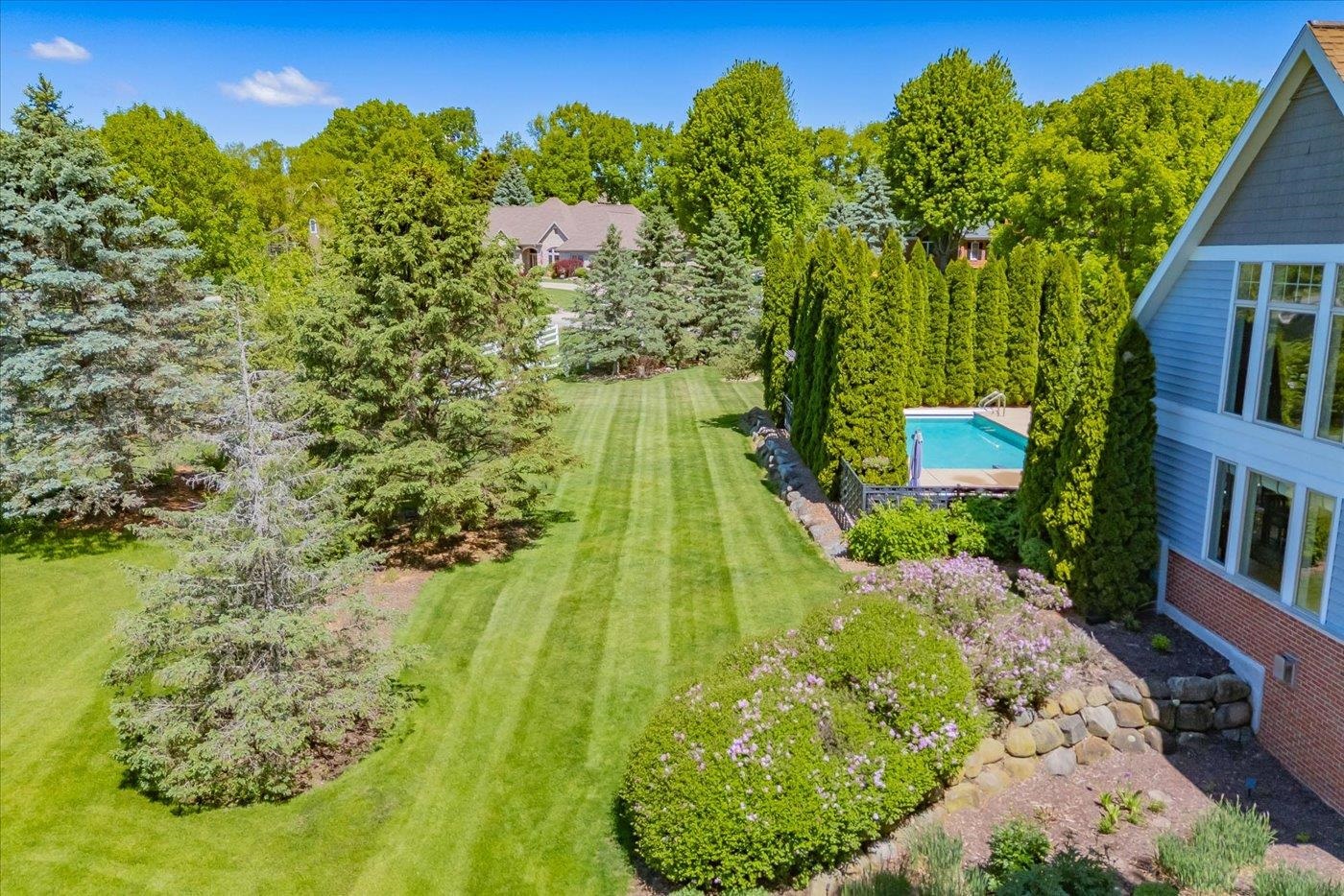 5596 Surrey Lane