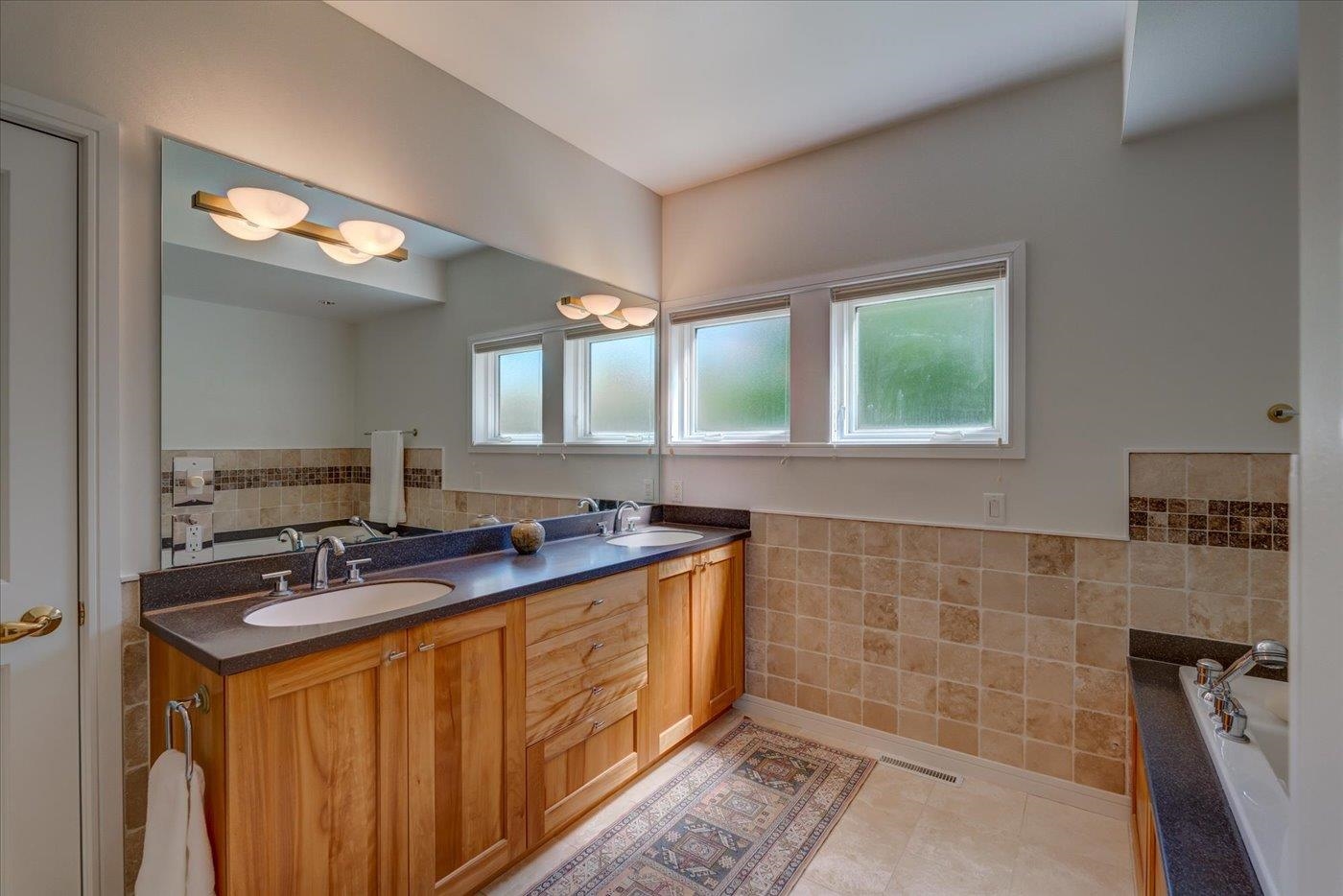 5596 Surrey Lane