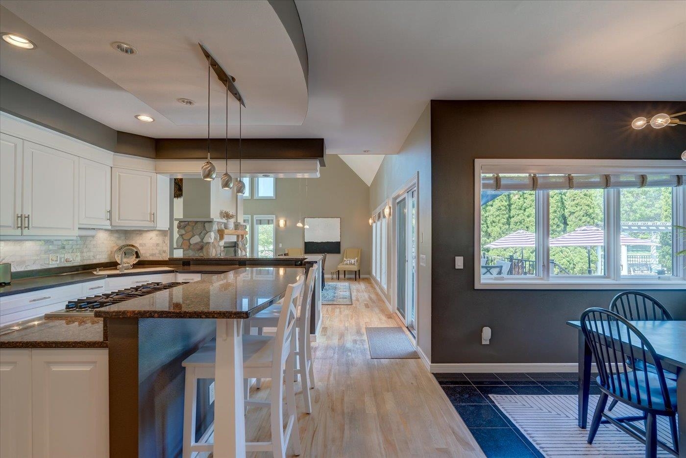 5596 Surrey Lane