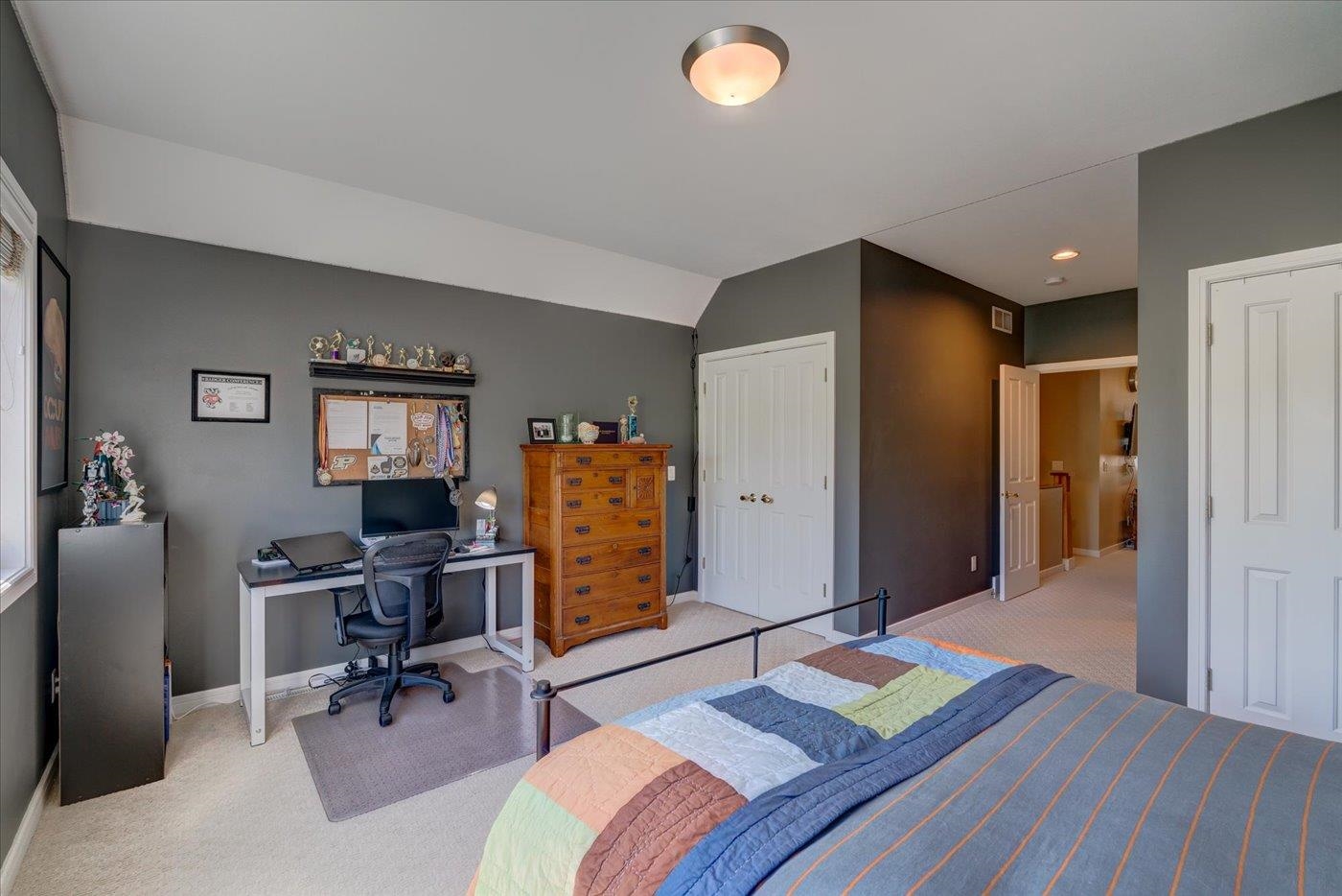 5596 Surrey Lane