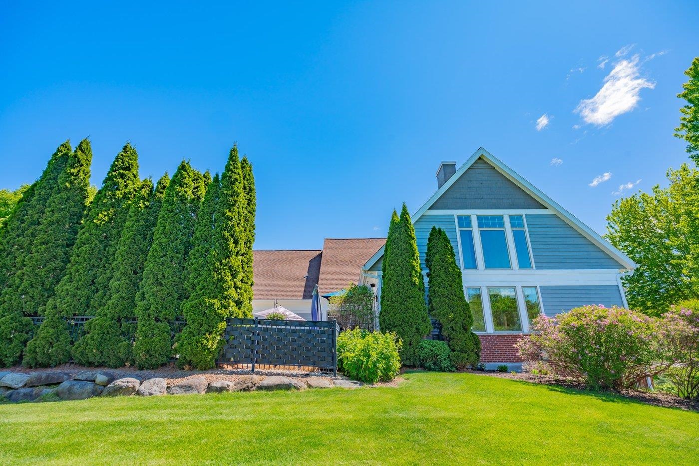 5596 Surrey Lane