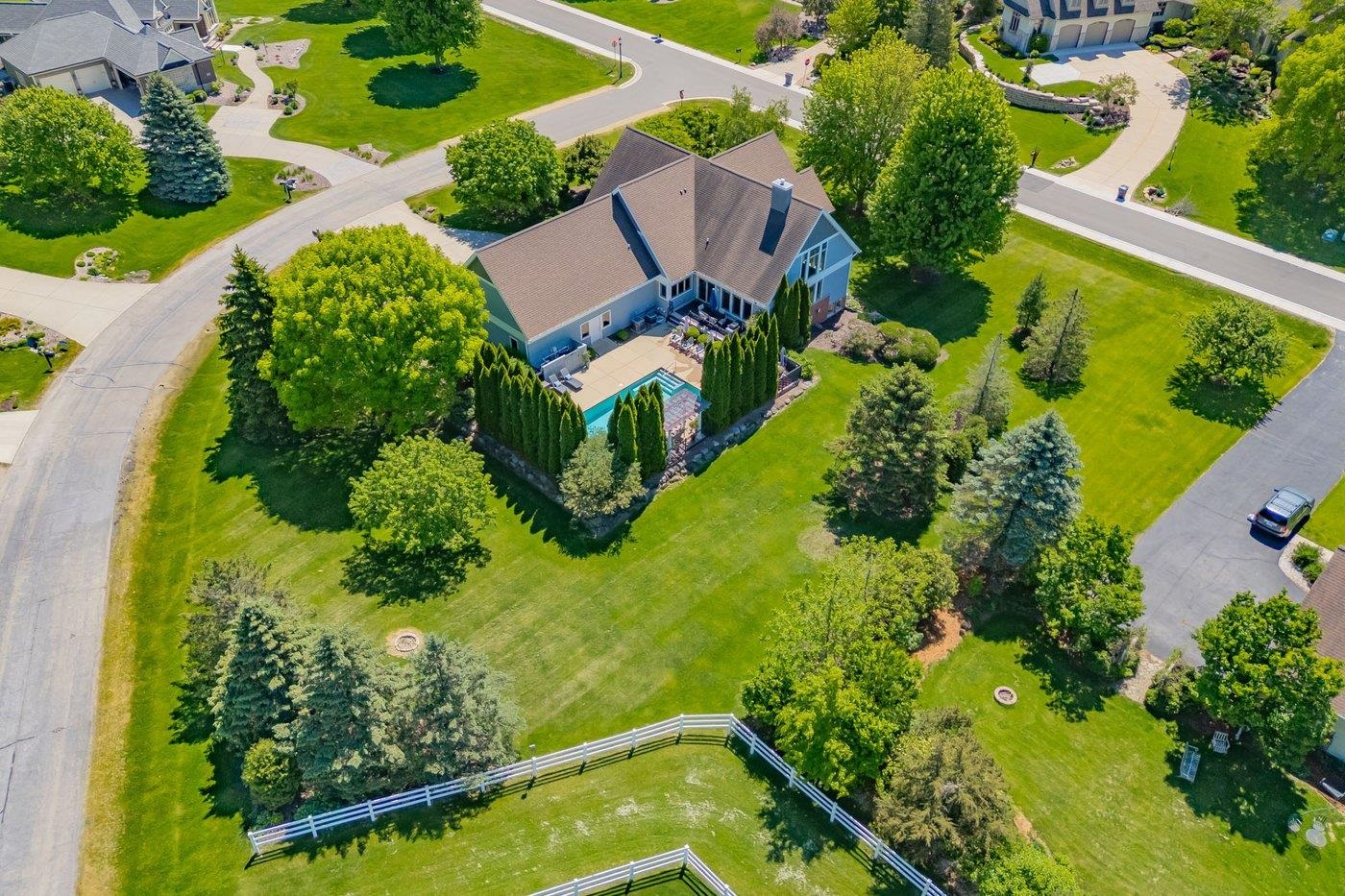 5596 Surrey Lane