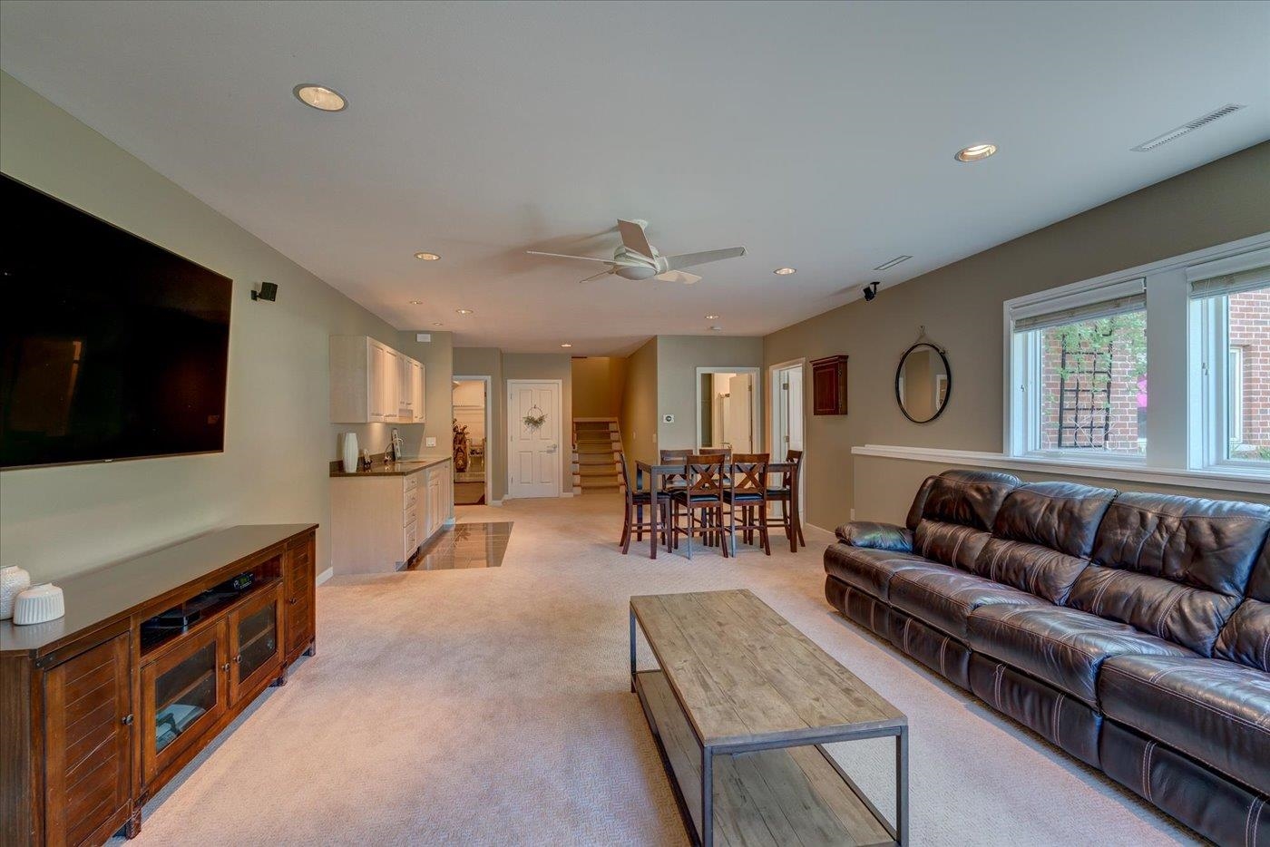 5596 Surrey Lane