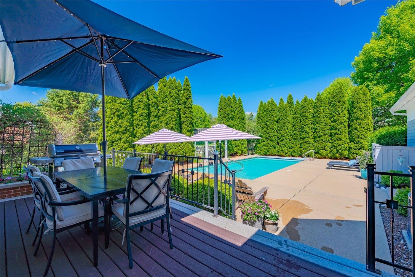 5596 Surrey Lane