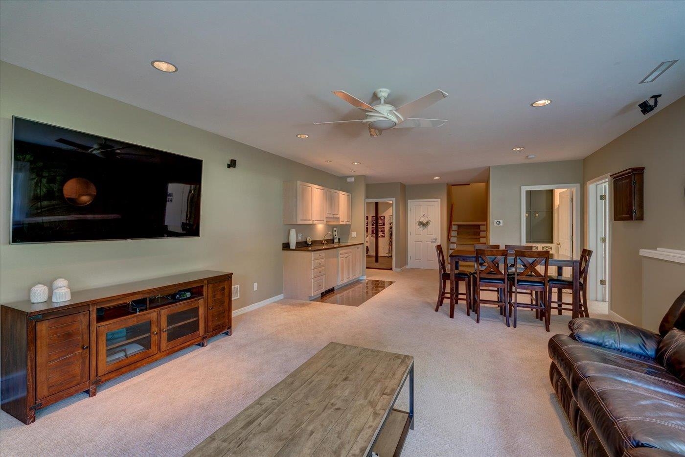 5596 Surrey Lane