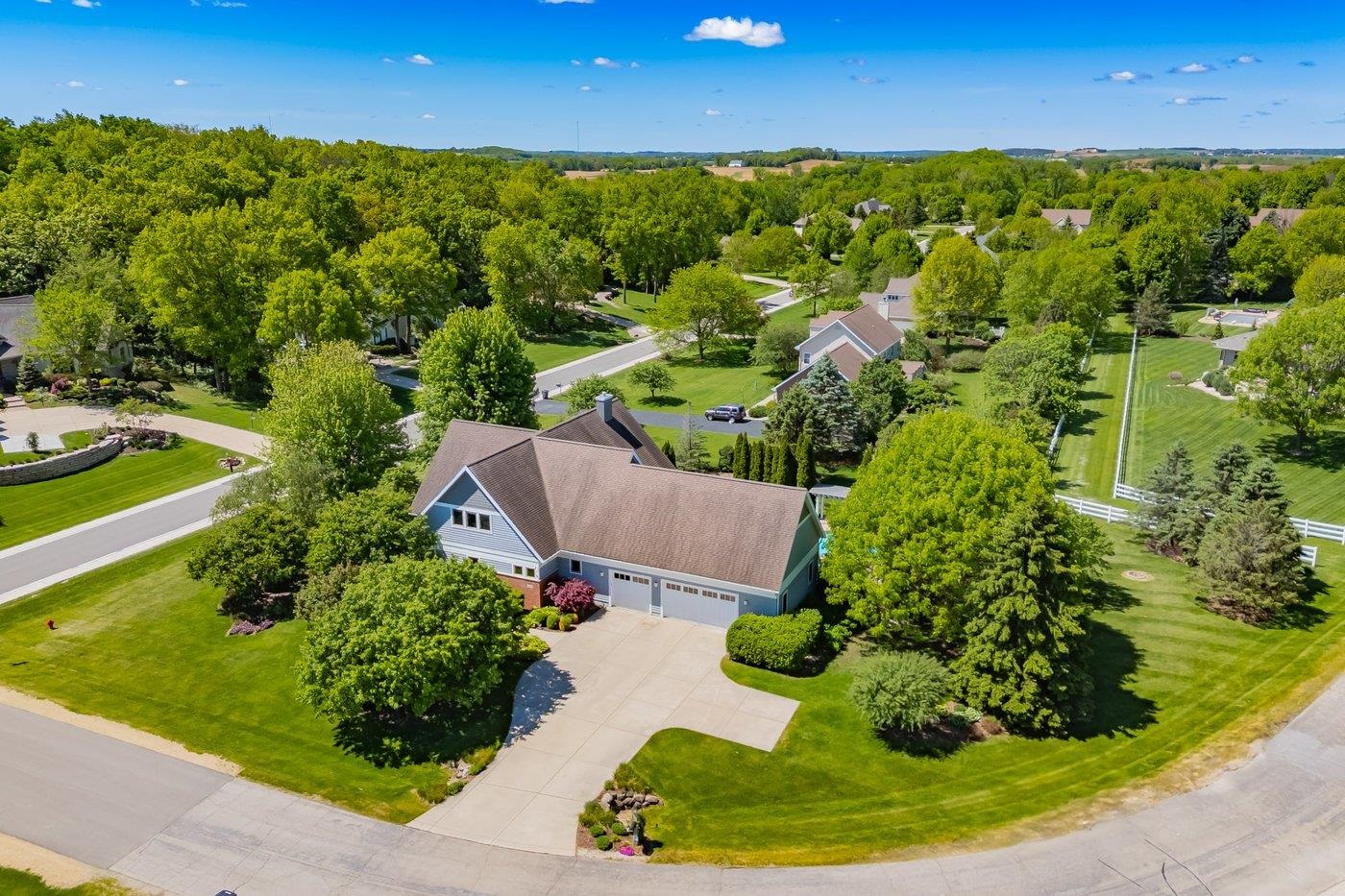 5596 Surrey Lane