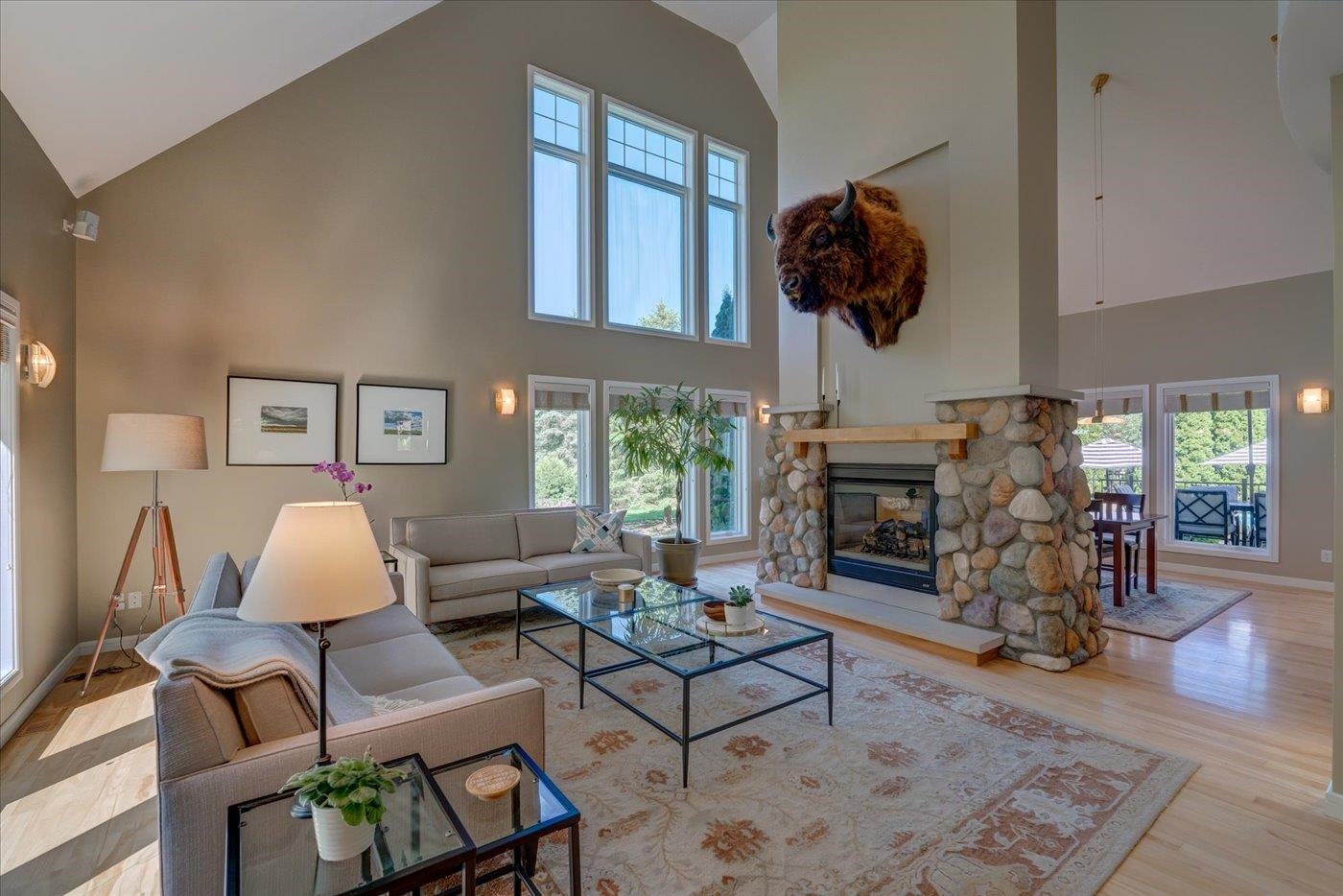 5596 Surrey Lane