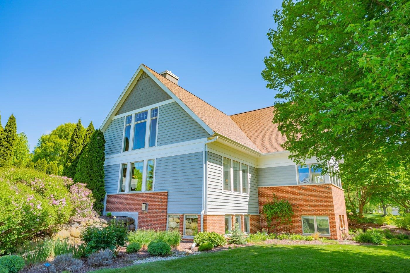 5596 Surrey Lane