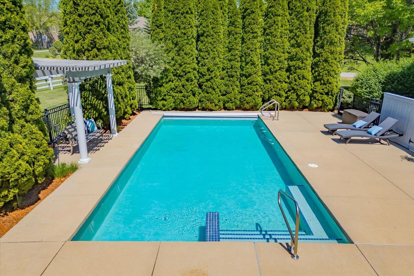 5596 Surrey Lane