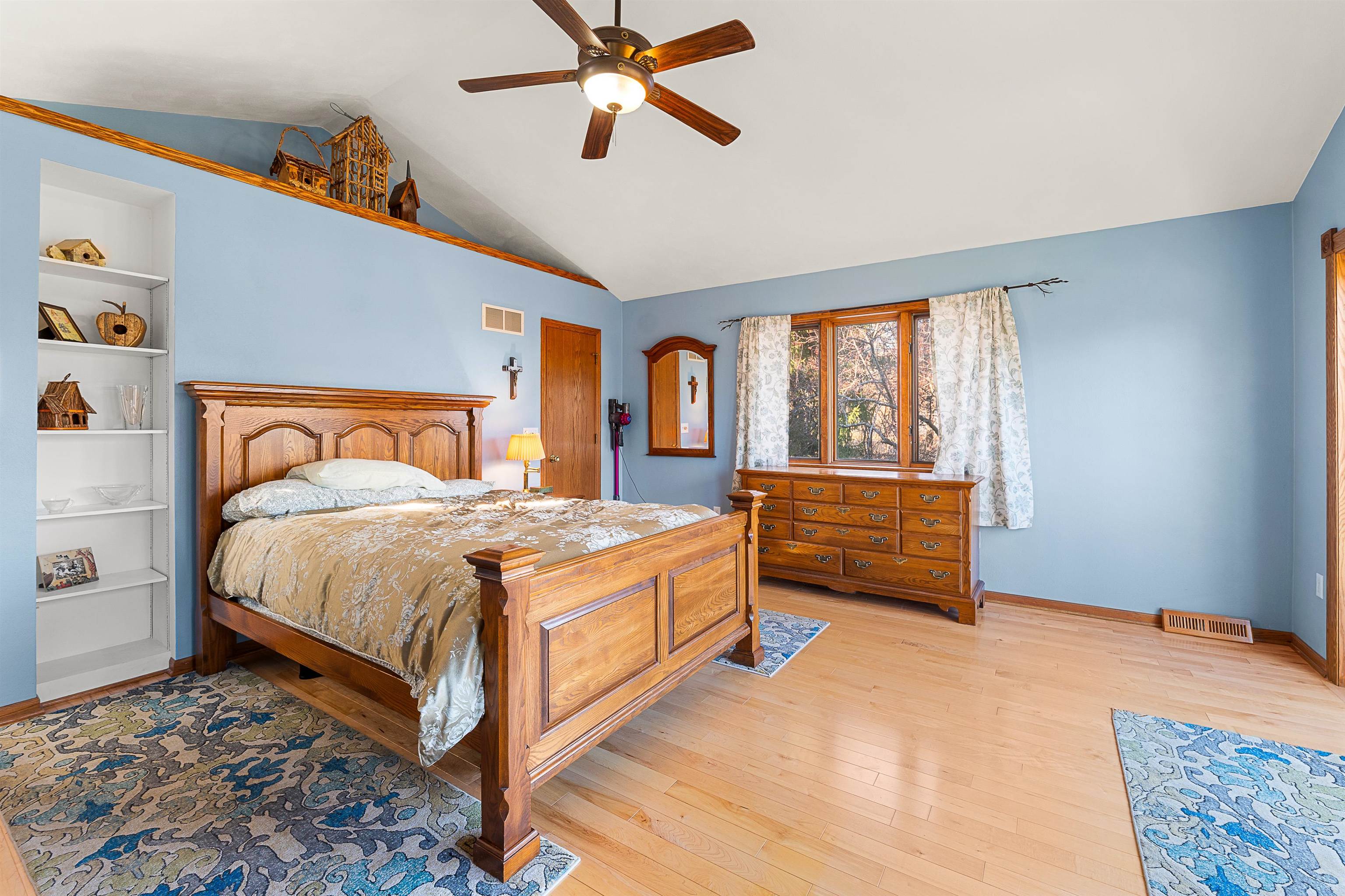 2613 E Grandview Drive