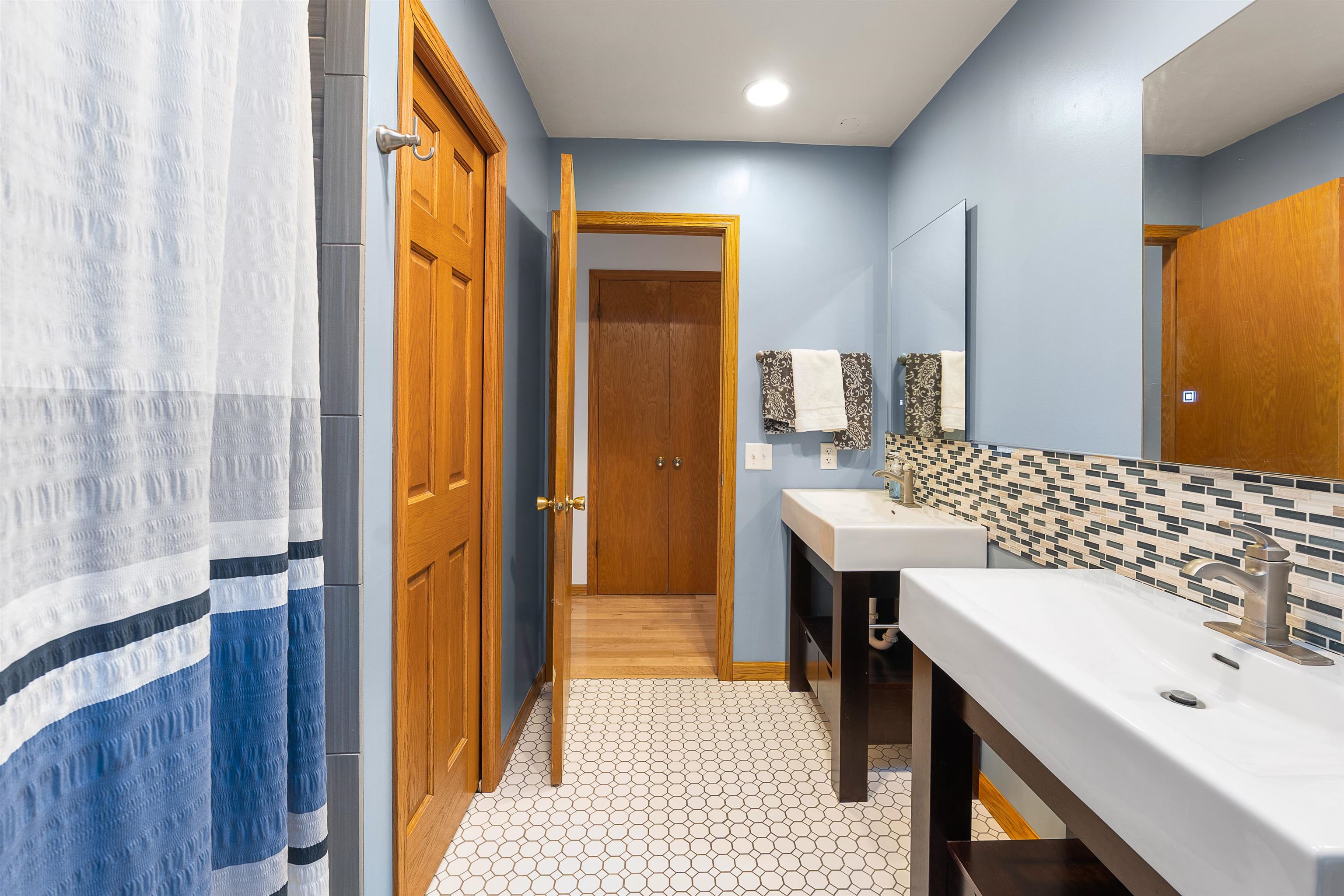 2613 E Grandview Drive