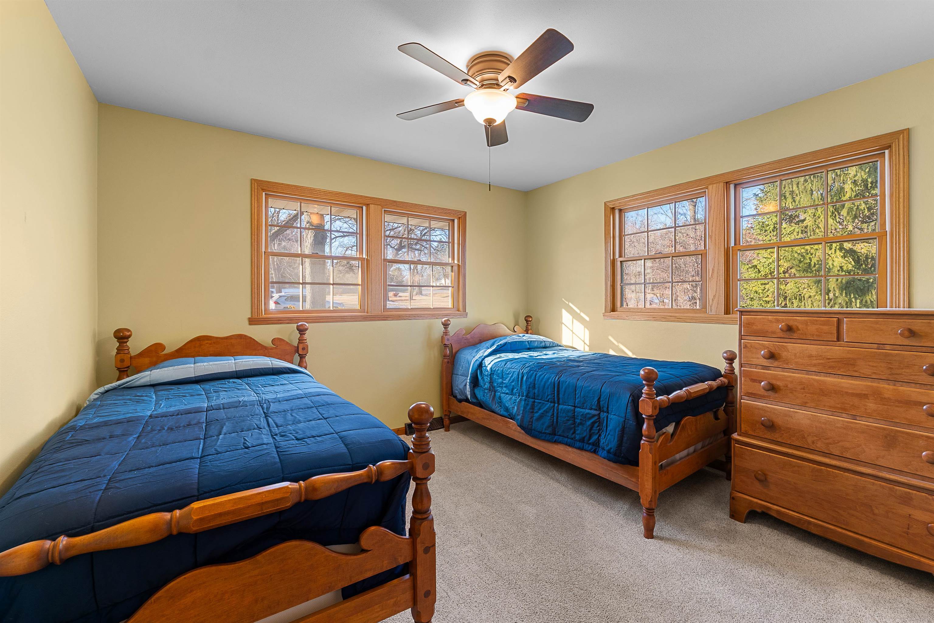 2613 E Grandview Drive