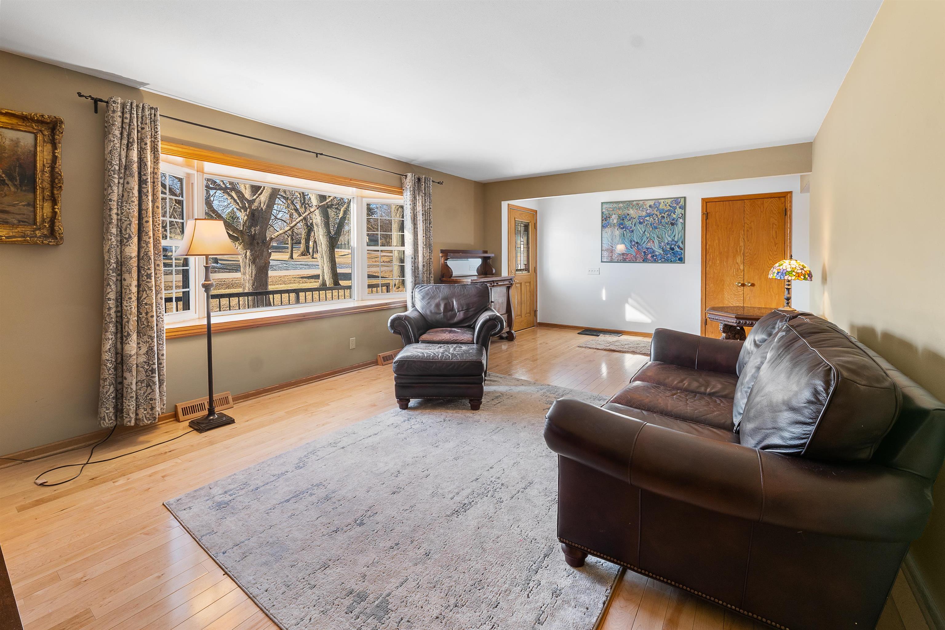 2613 E Grandview Drive