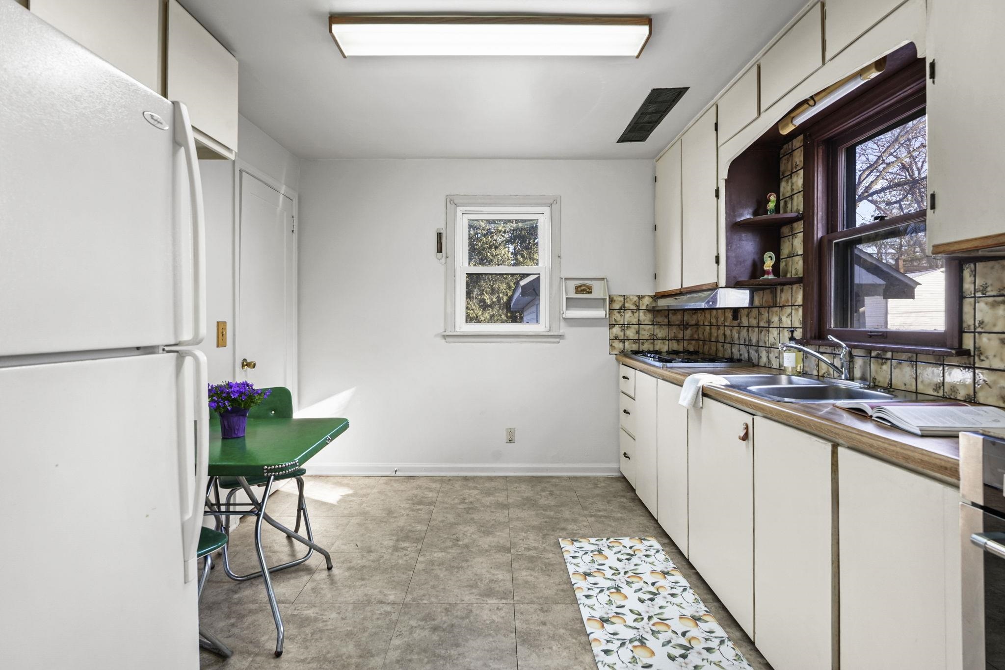 3914 Dennett Drive