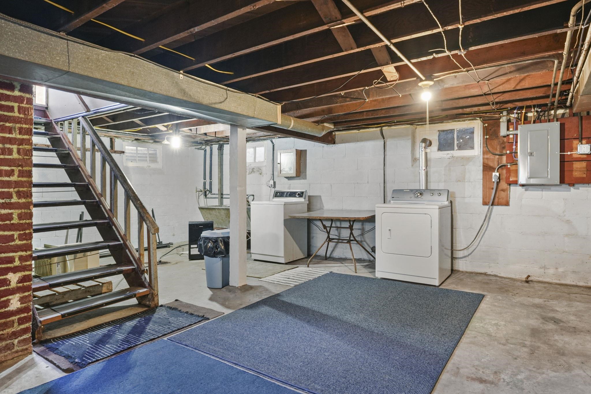 3914 Dennett Drive