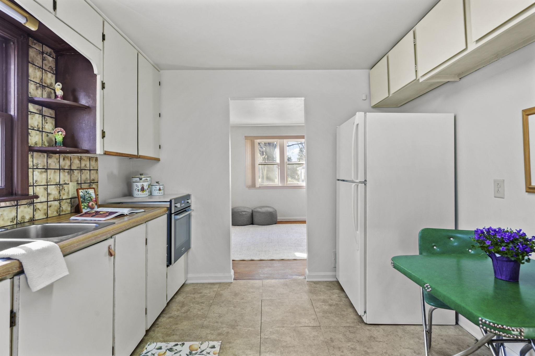 3914 Dennett Drive