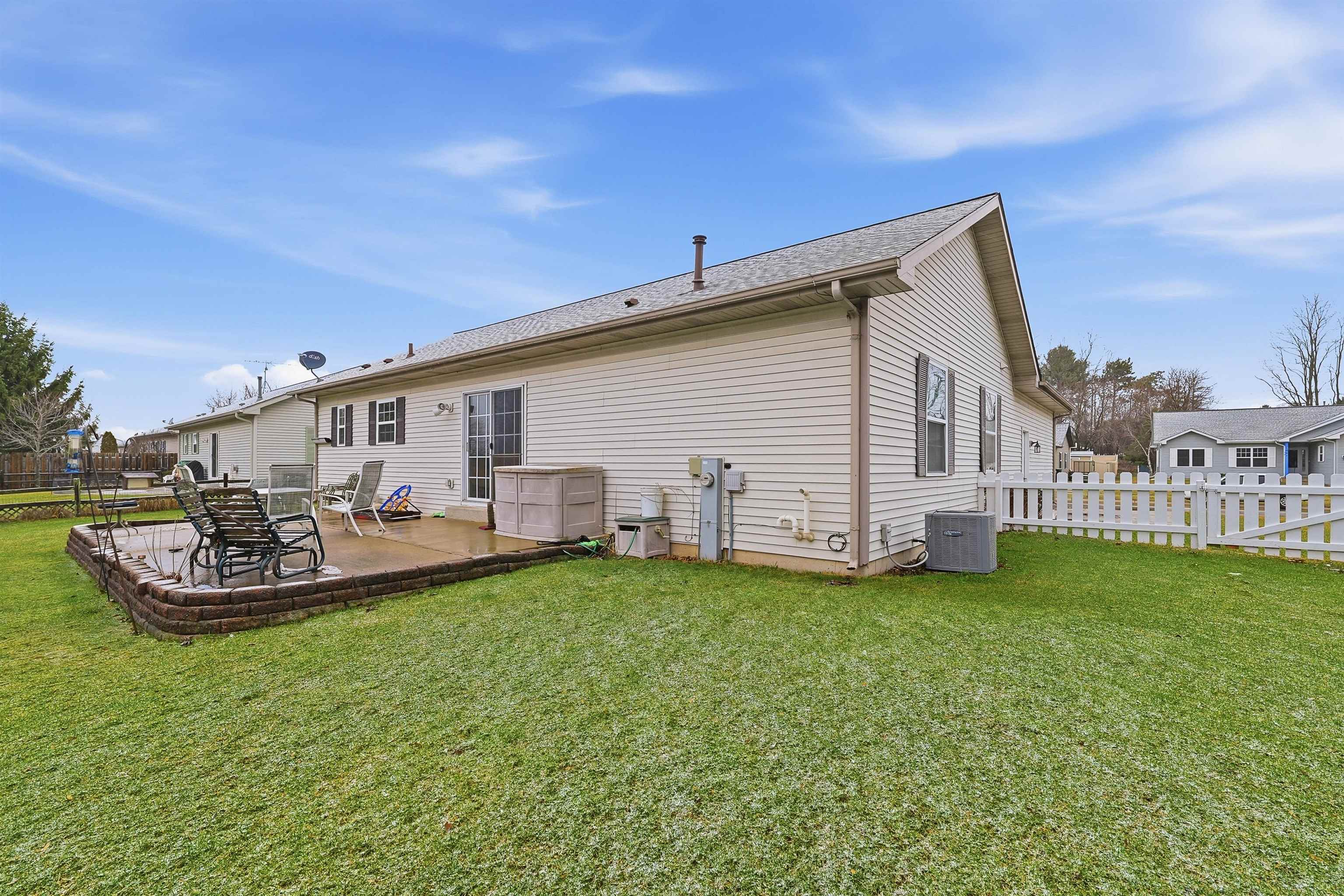 1017 E Pinecrest Lane