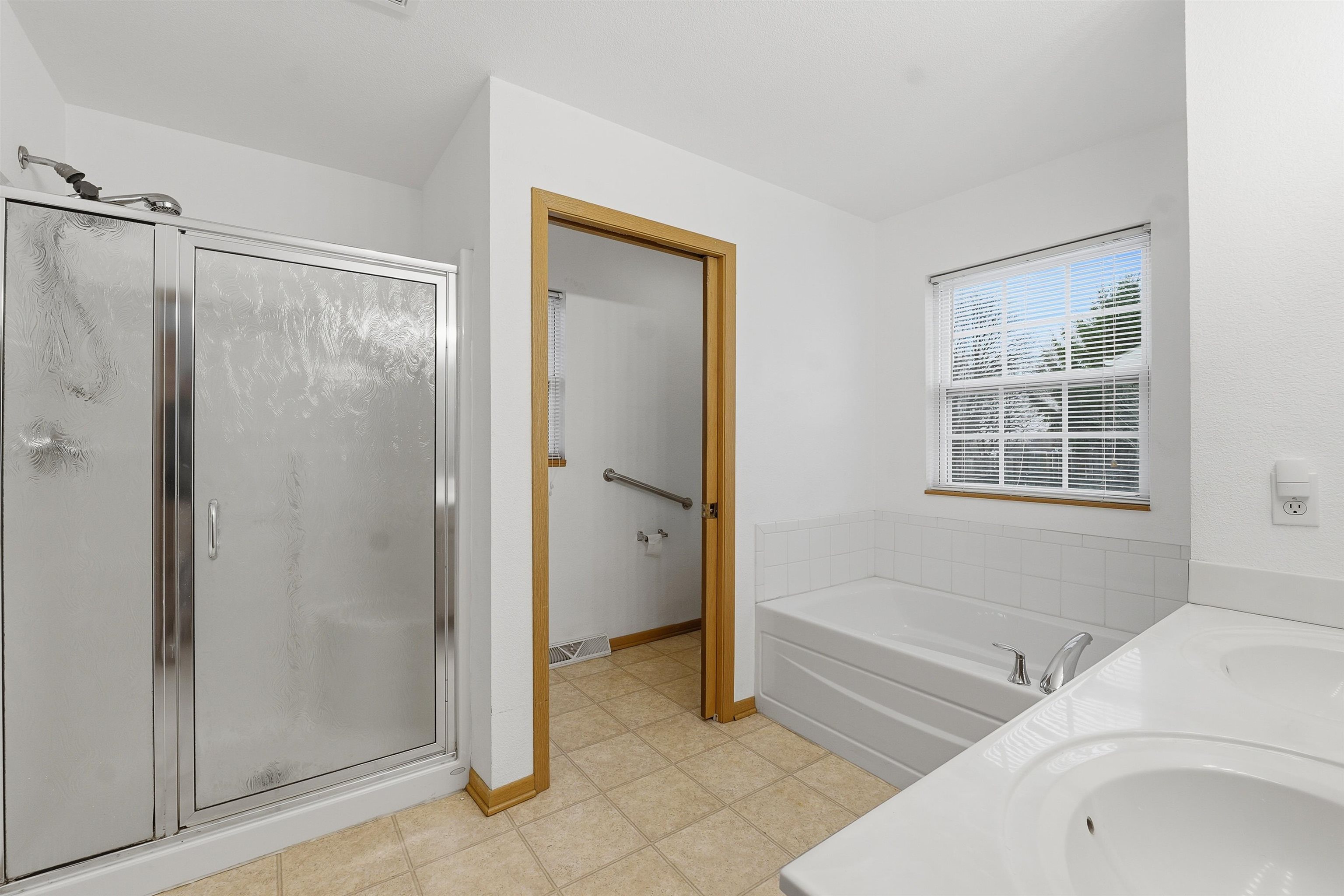 1017 E Pinecrest Lane