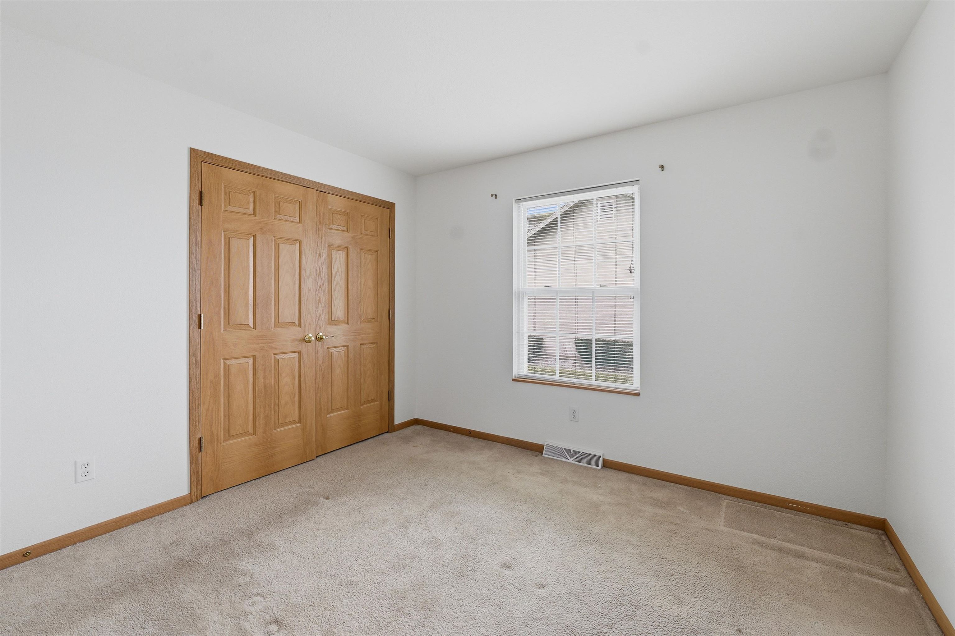 1017 E Pinecrest Lane