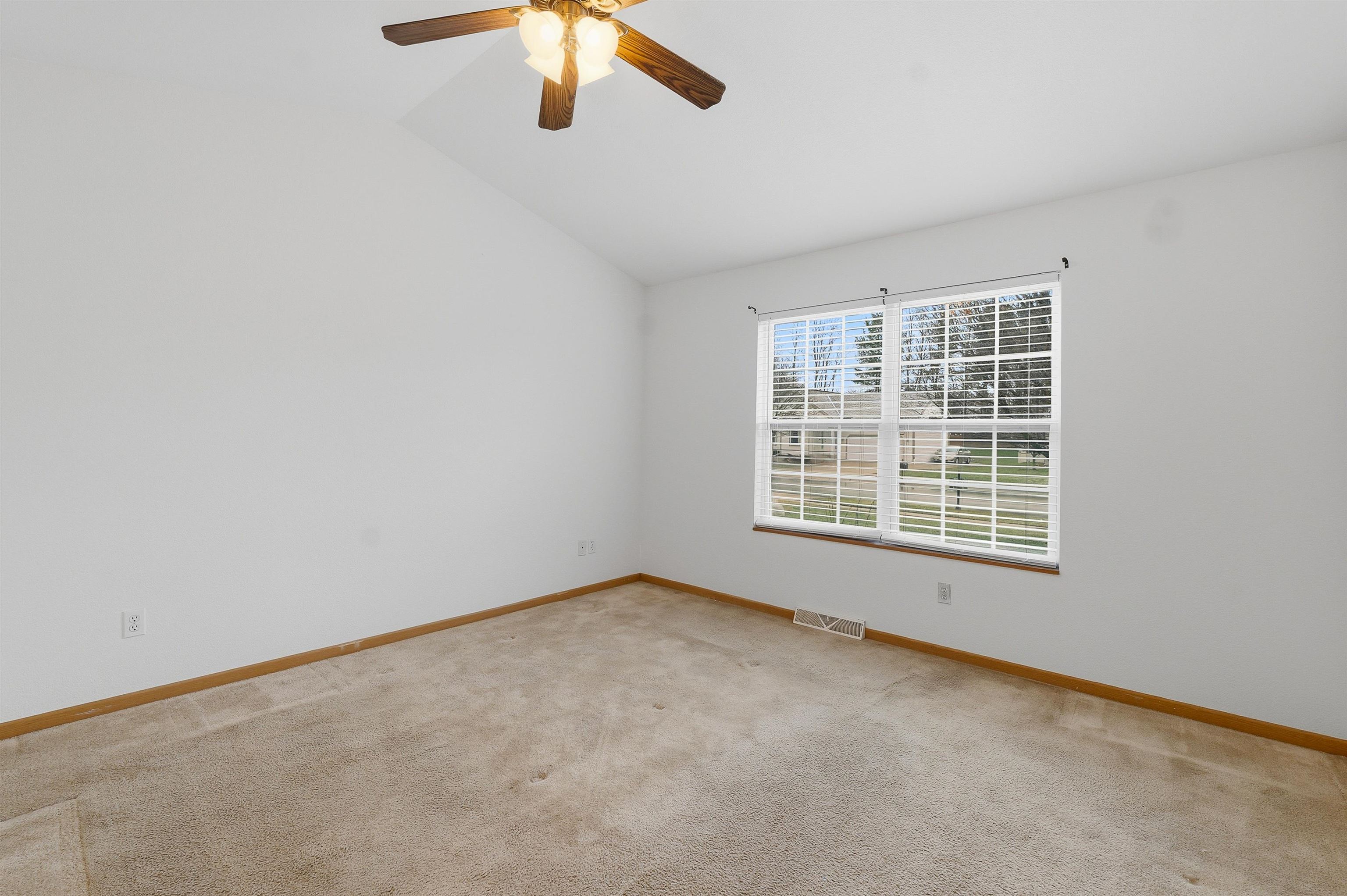 1017 E Pinecrest Lane