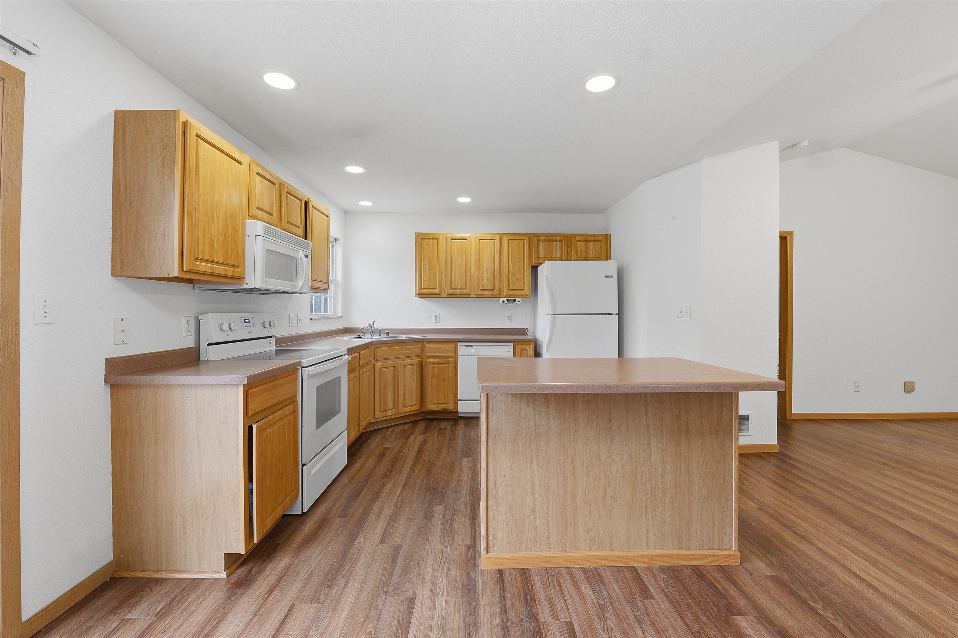 1017 E Pinecrest Lane