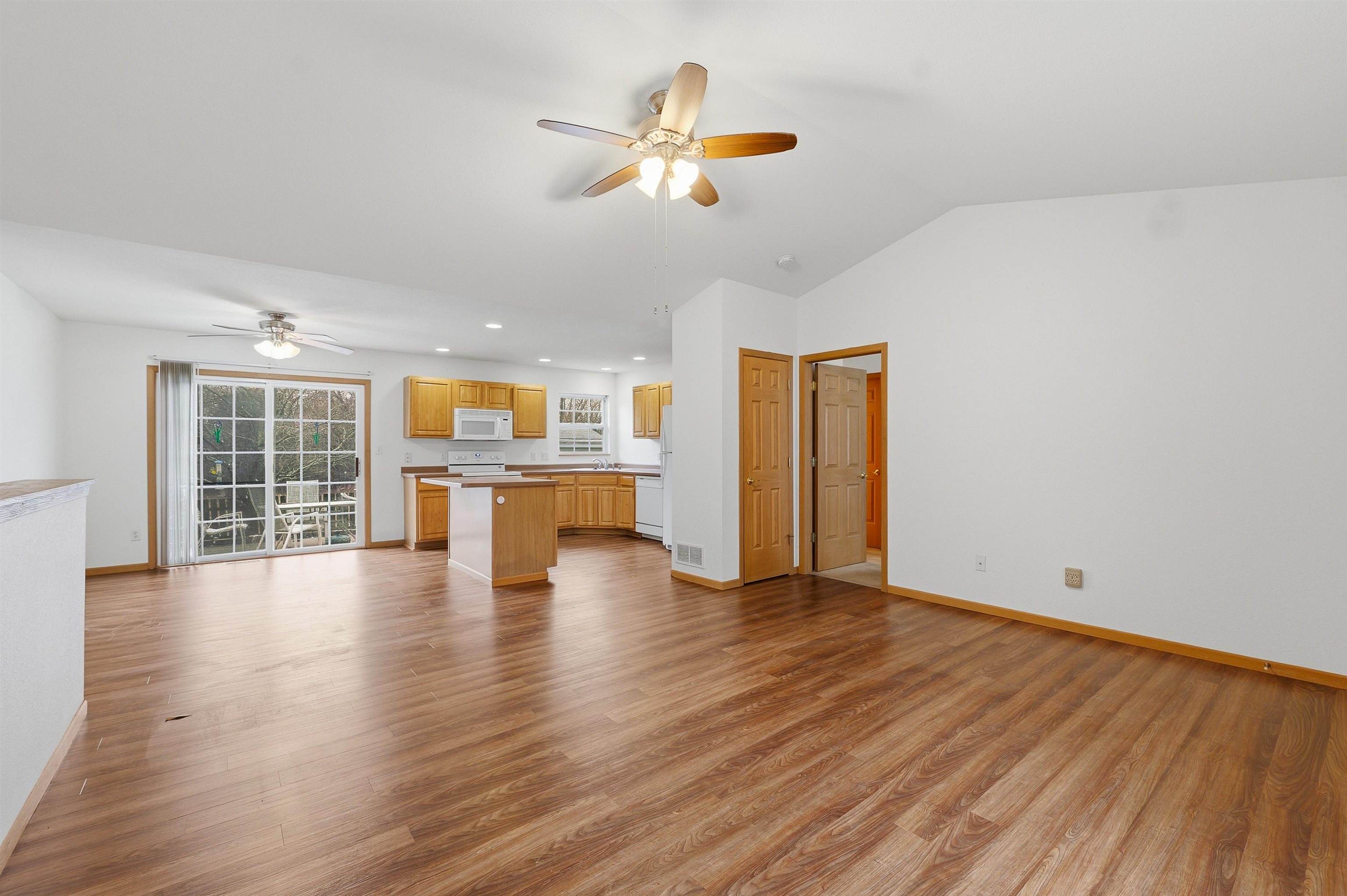 1017 E Pinecrest Lane