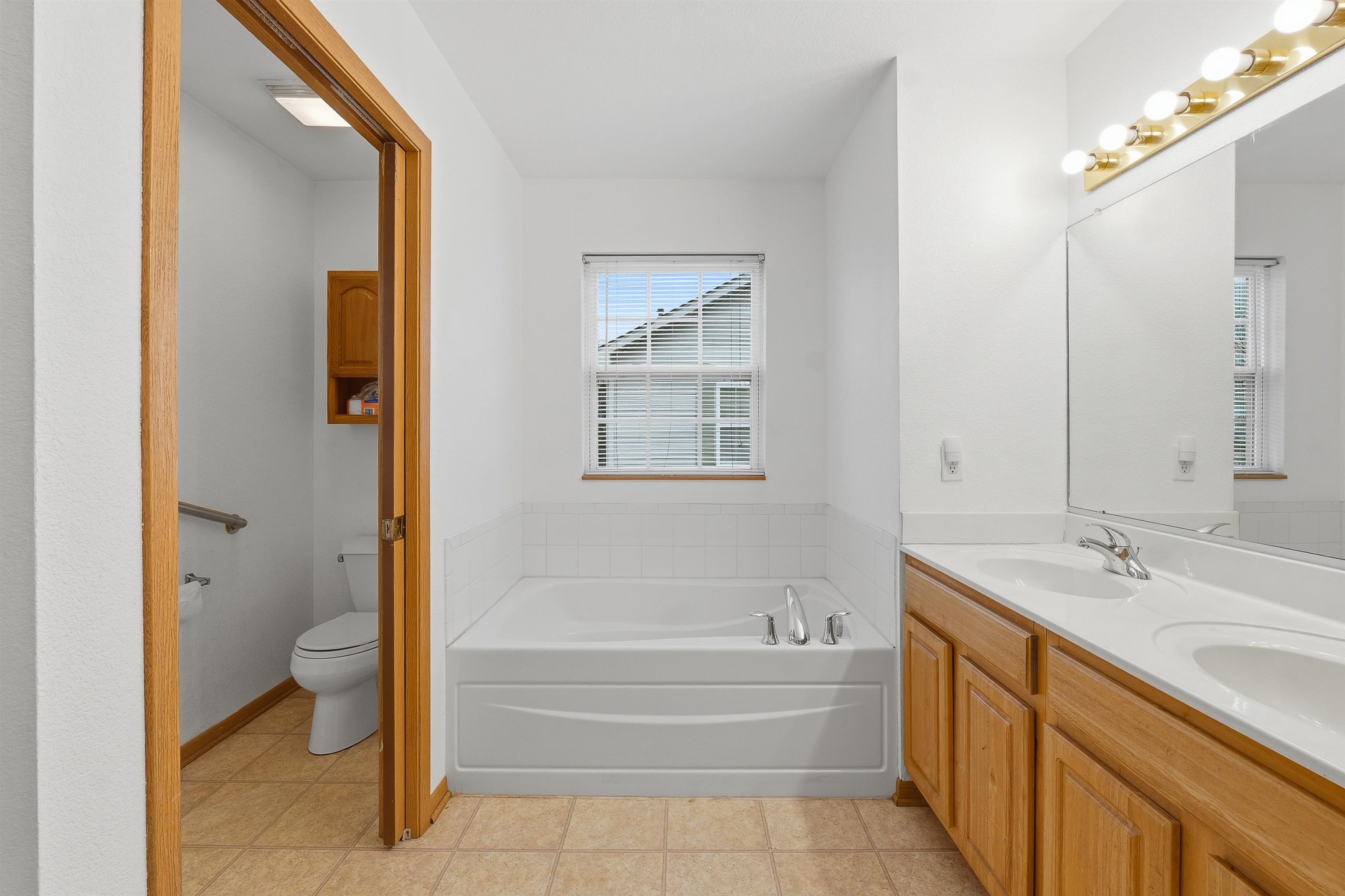 1017 E Pinecrest Lane