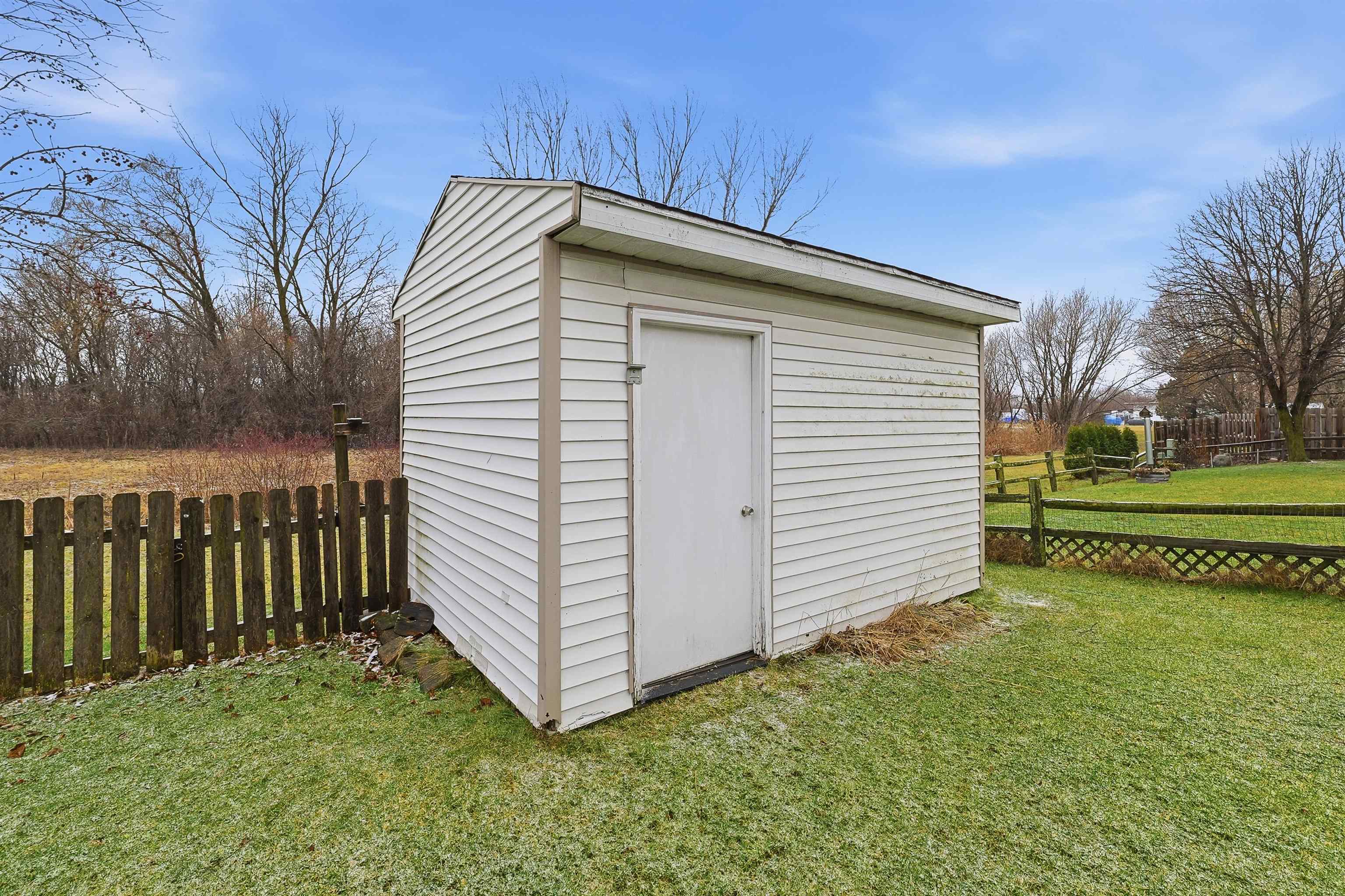 1017 E Pinecrest Lane