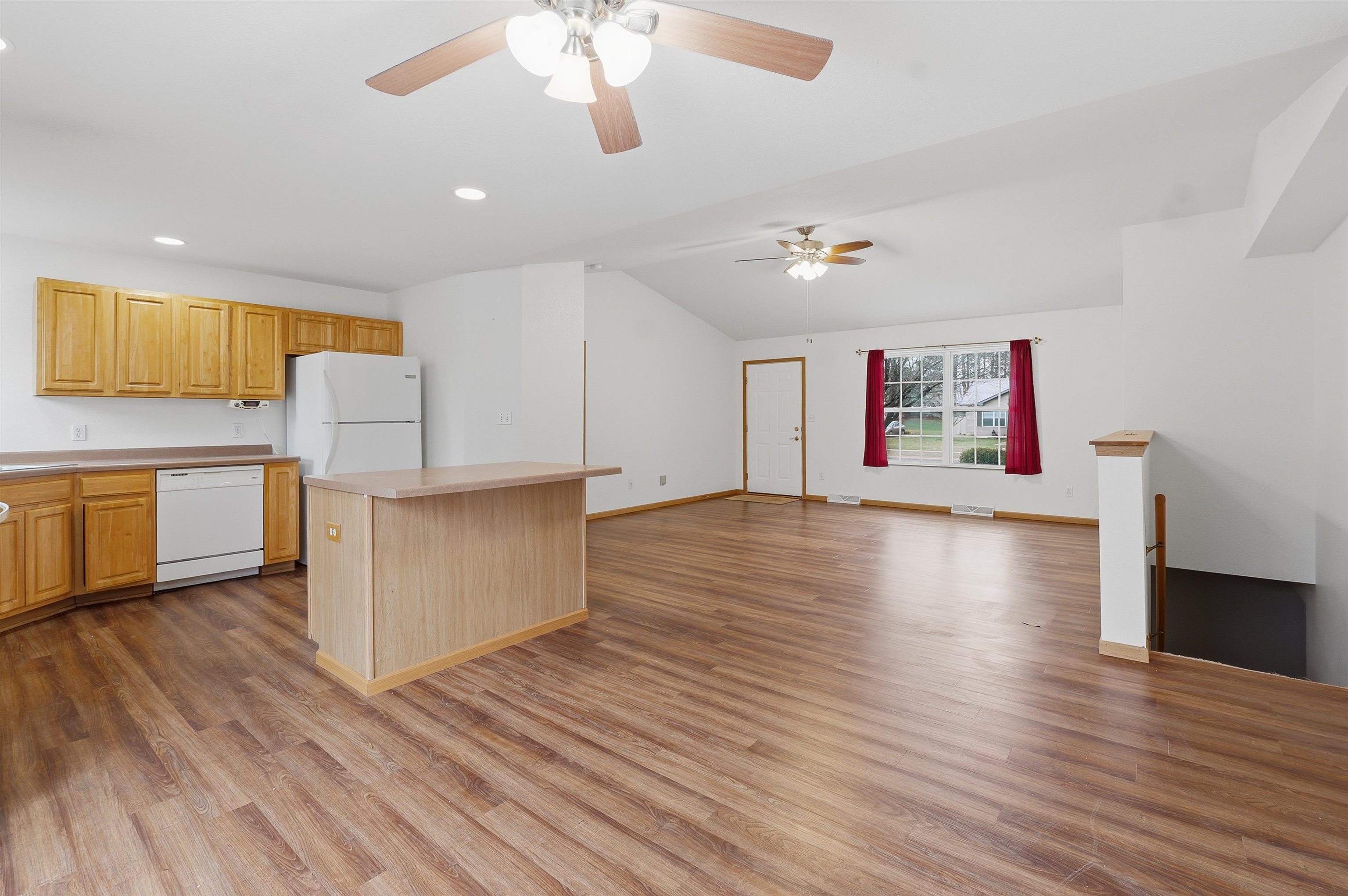 1017 E Pinecrest Lane