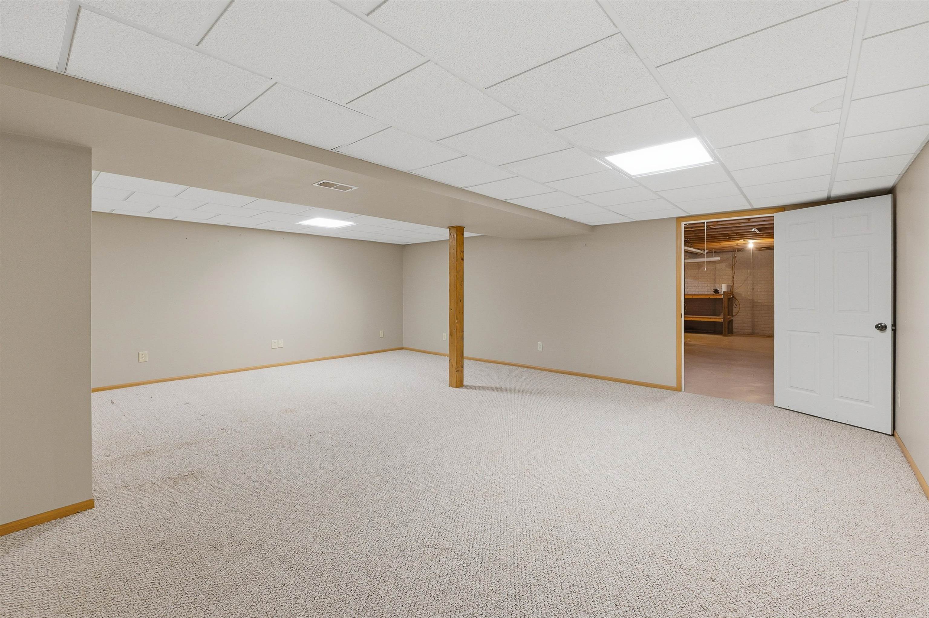 1017 E Pinecrest Lane