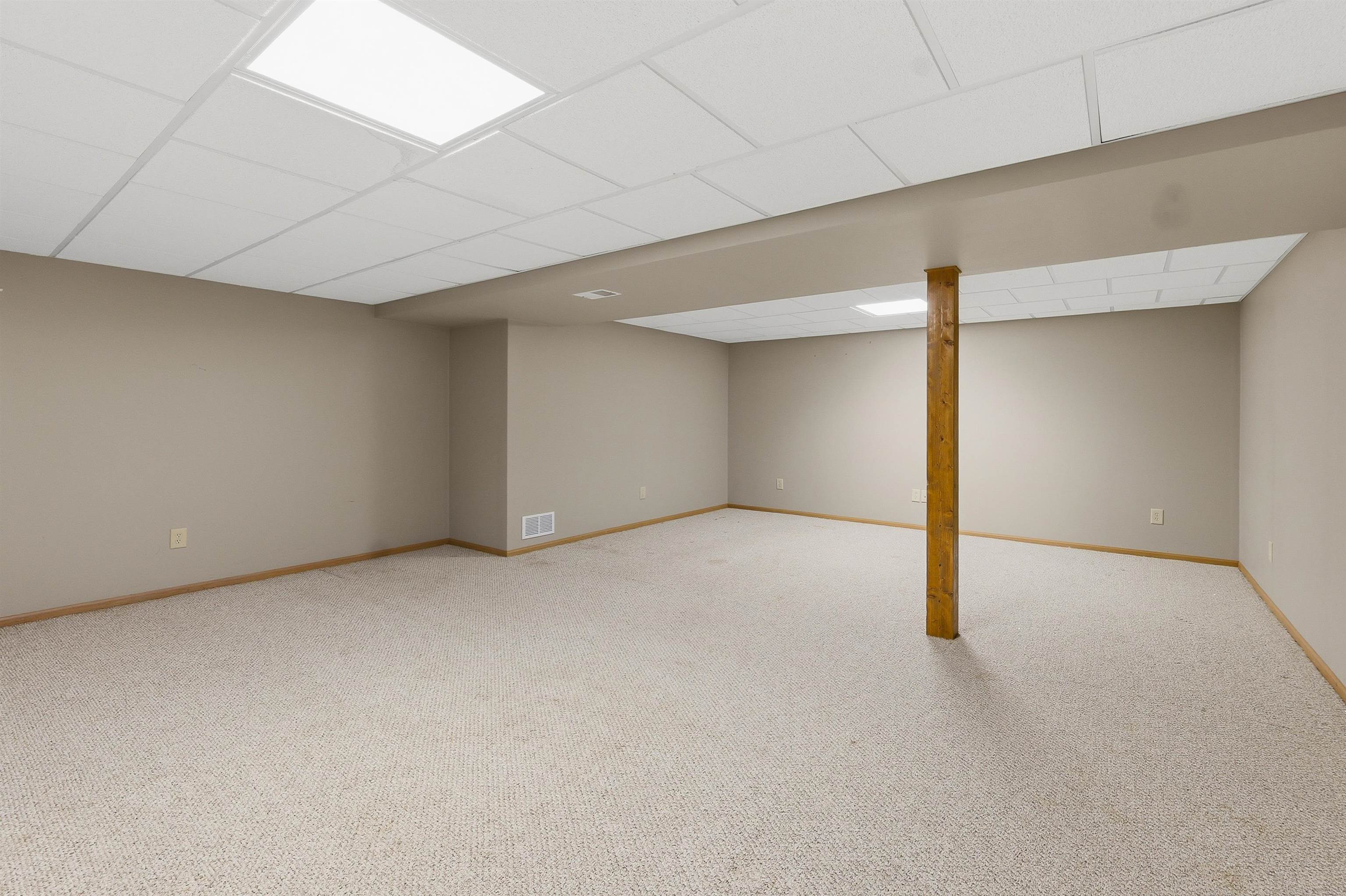 1017 E Pinecrest Lane