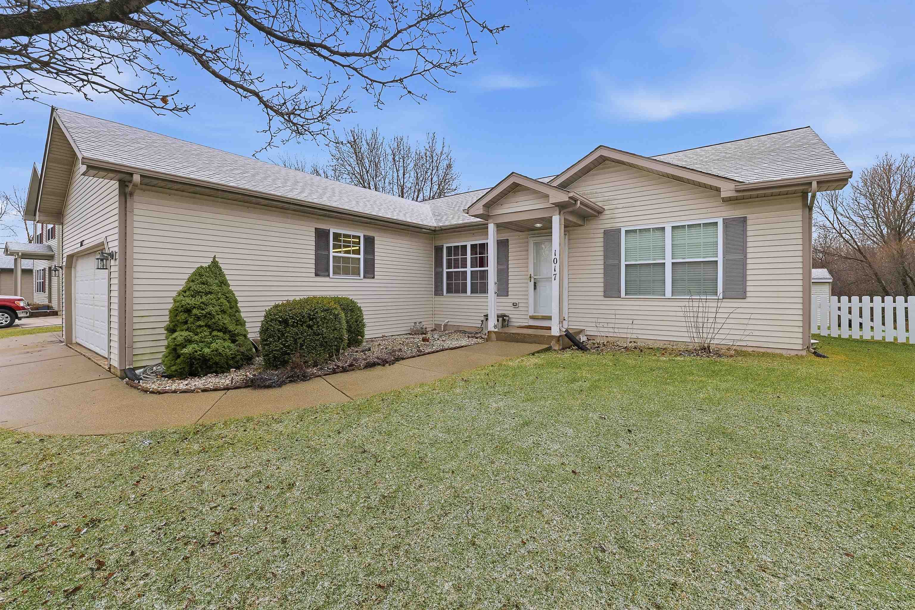 1017 E Pinecrest Lane