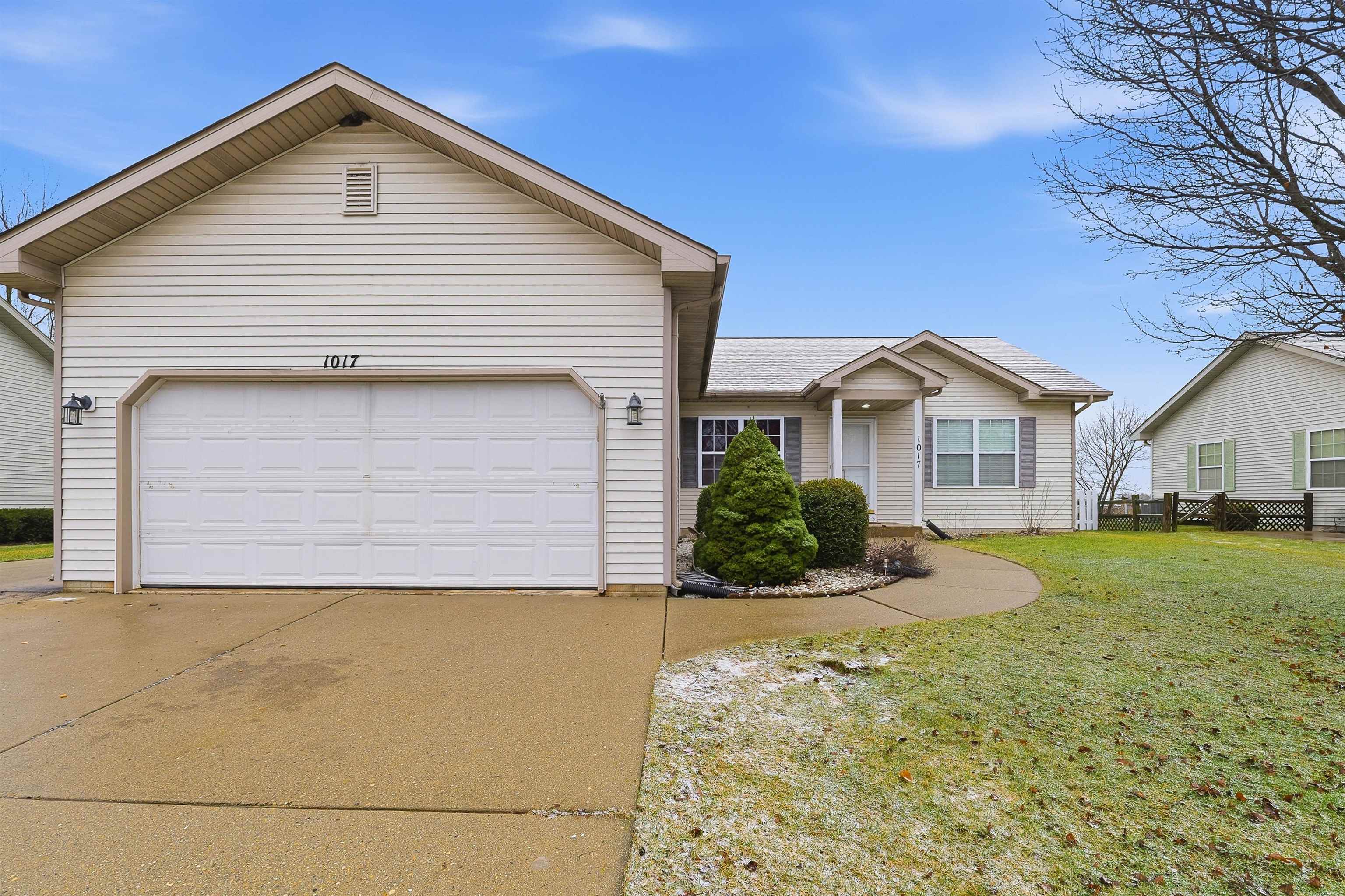 1017 E Pinecrest Lane