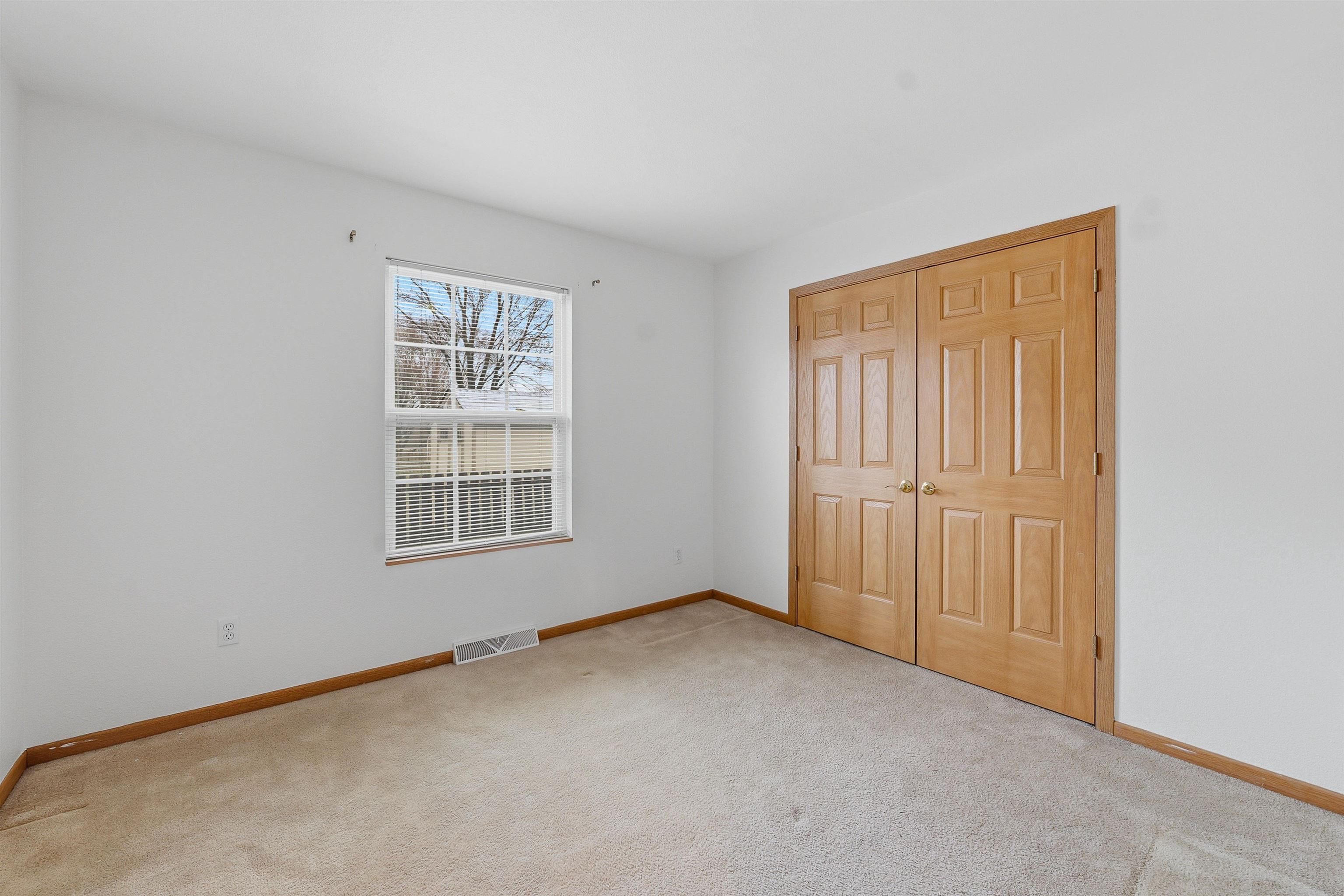 1017 E Pinecrest Lane