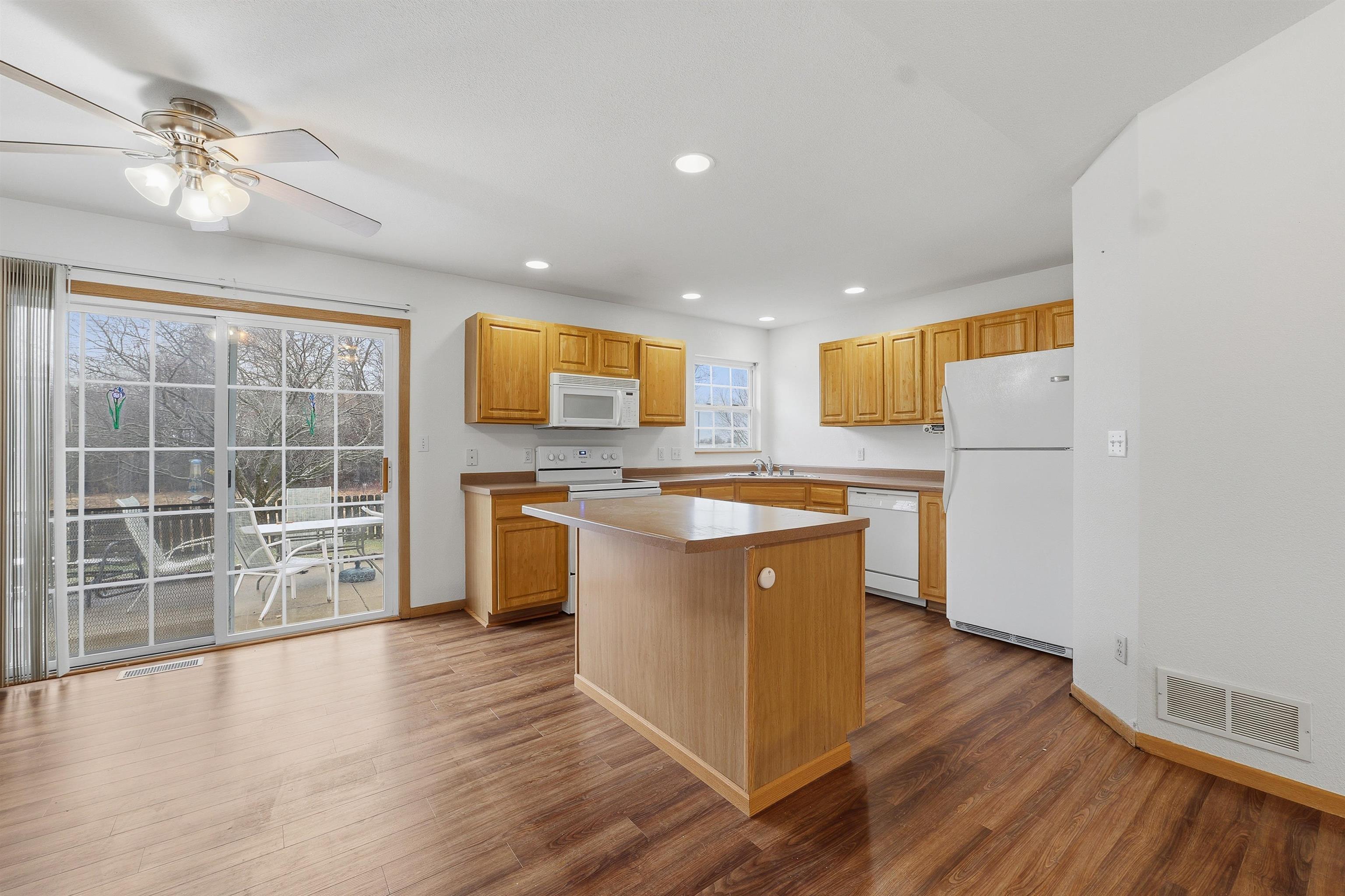 1017 E Pinecrest Lane