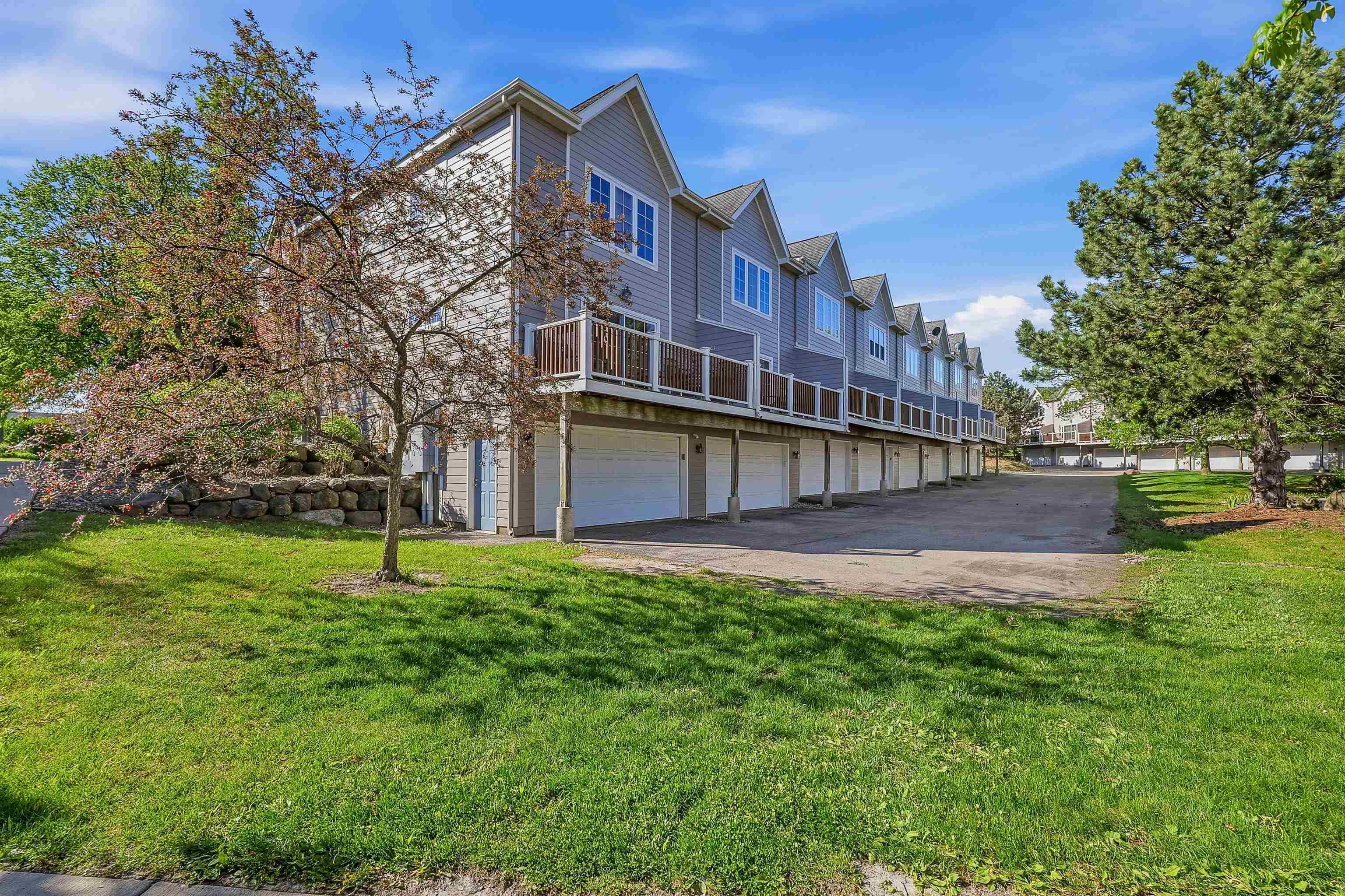 5462 Coachman Place