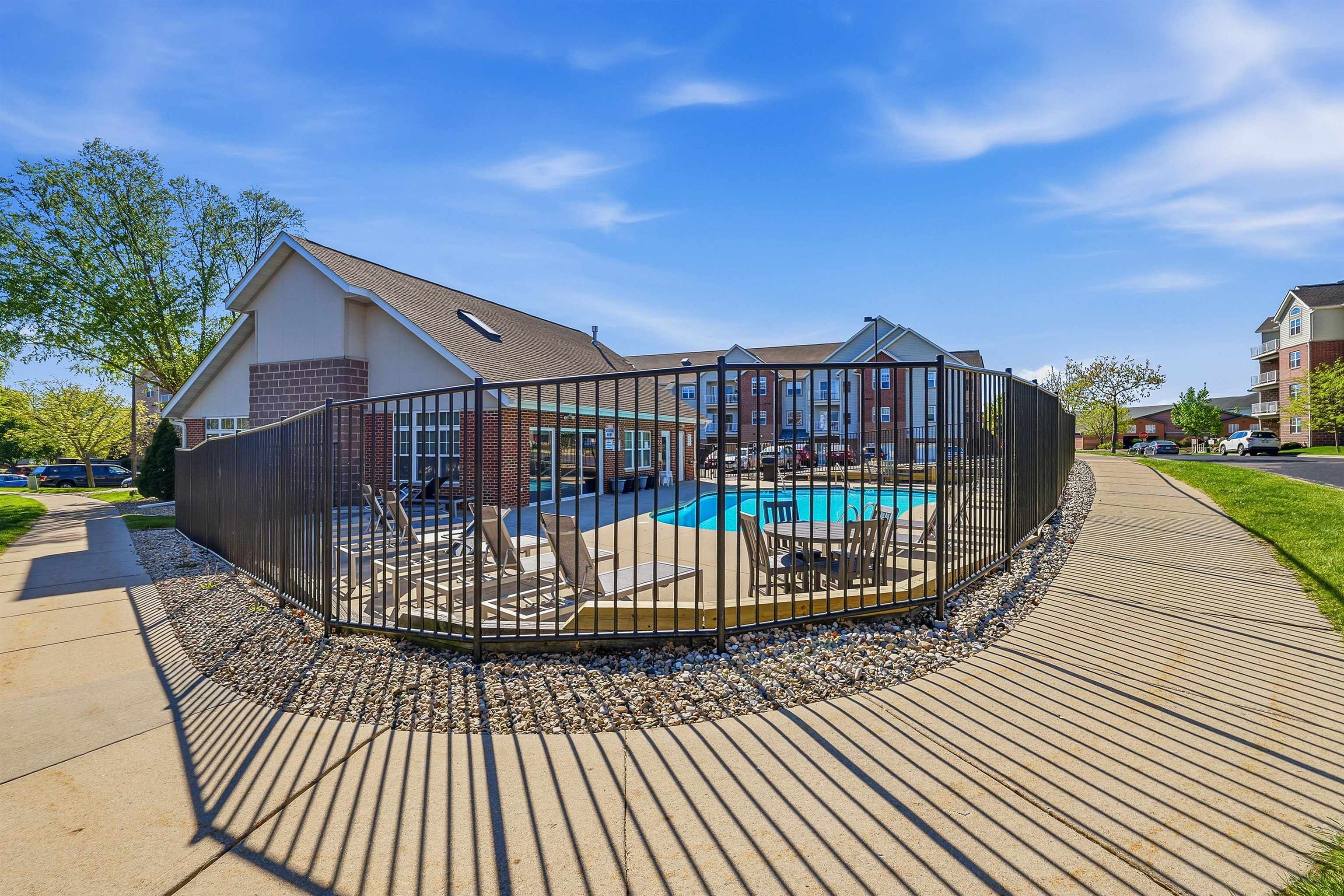 5462 Coachman Place