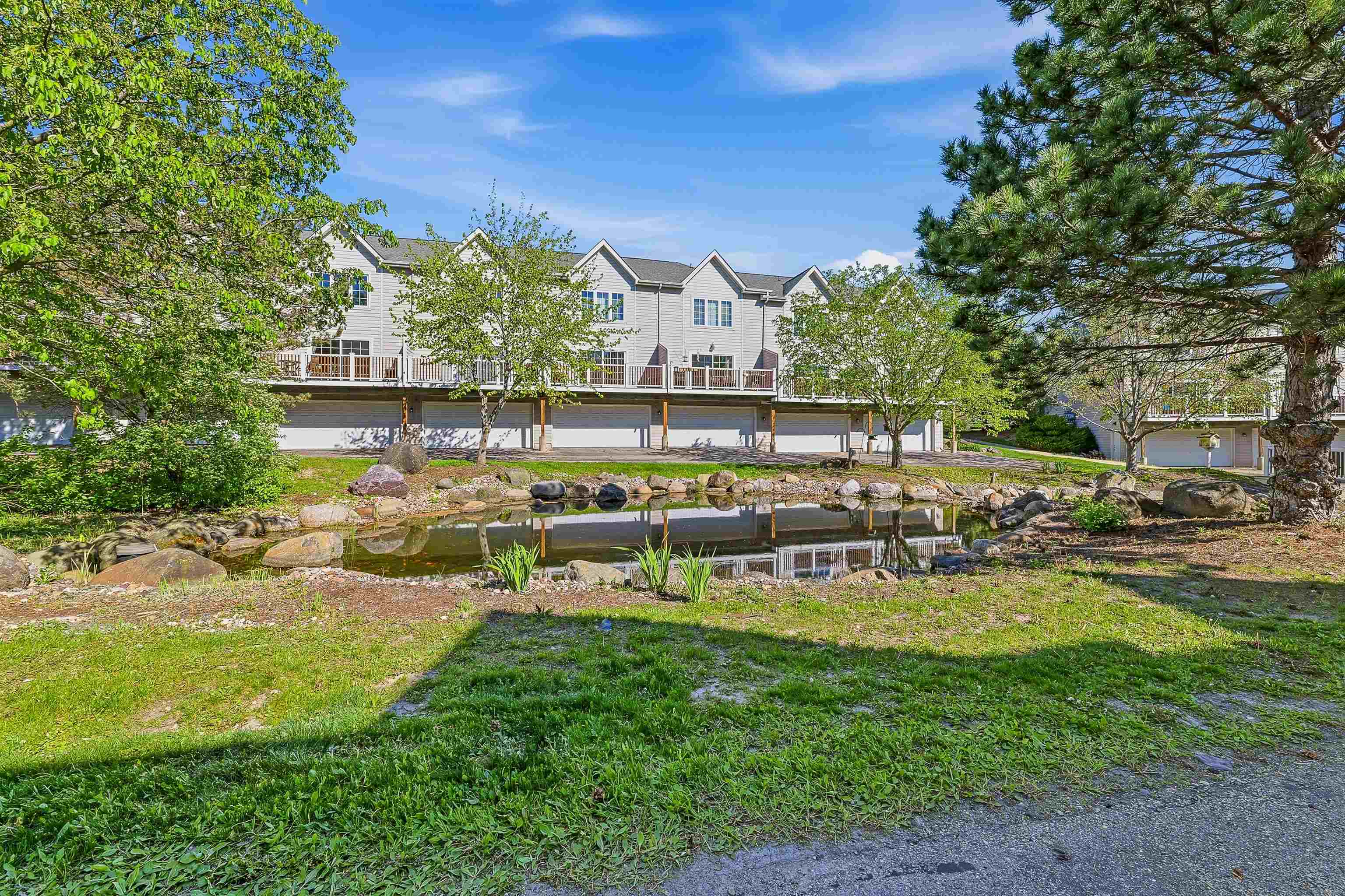 5462 Coachman Place
