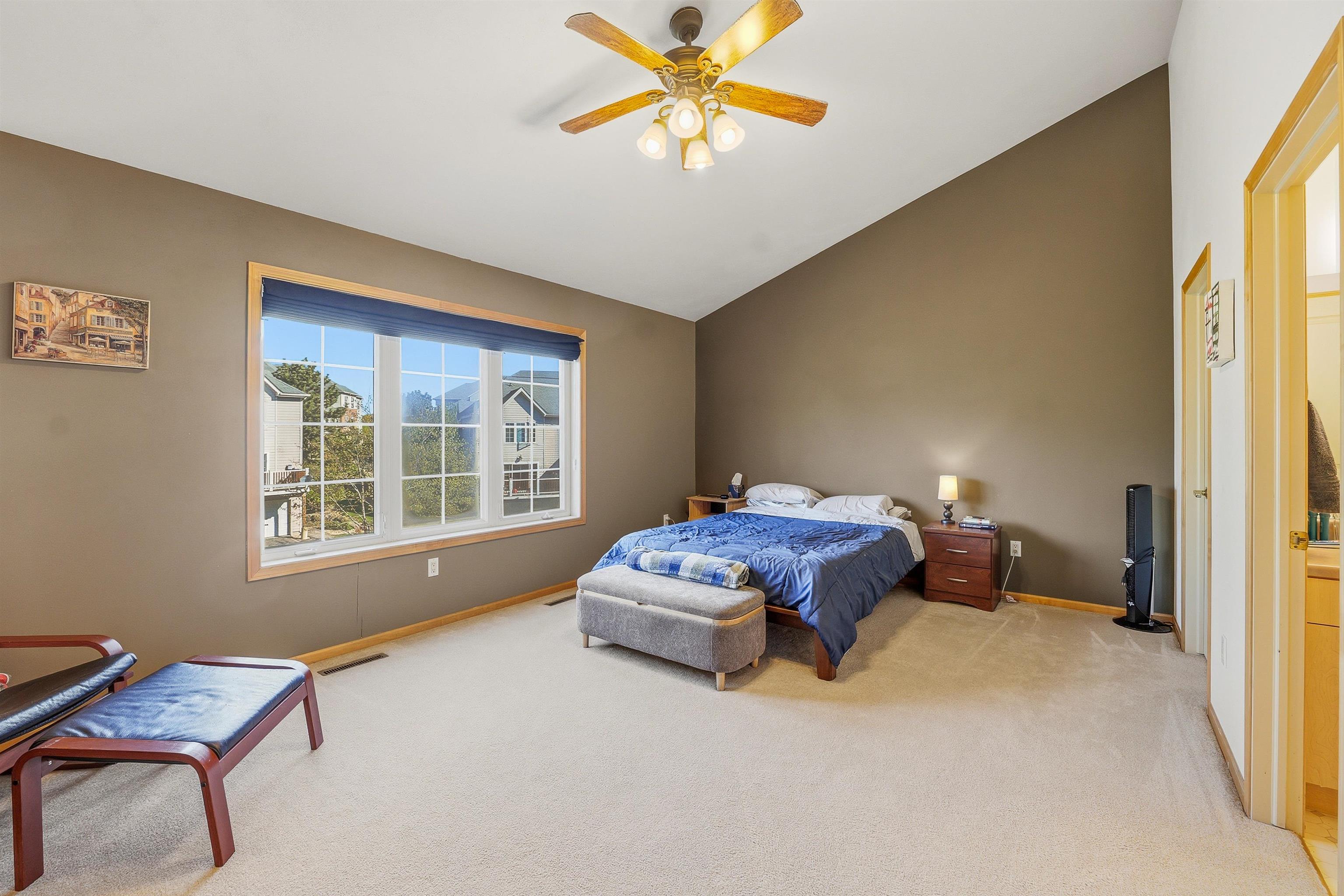 5462 Coachman Place