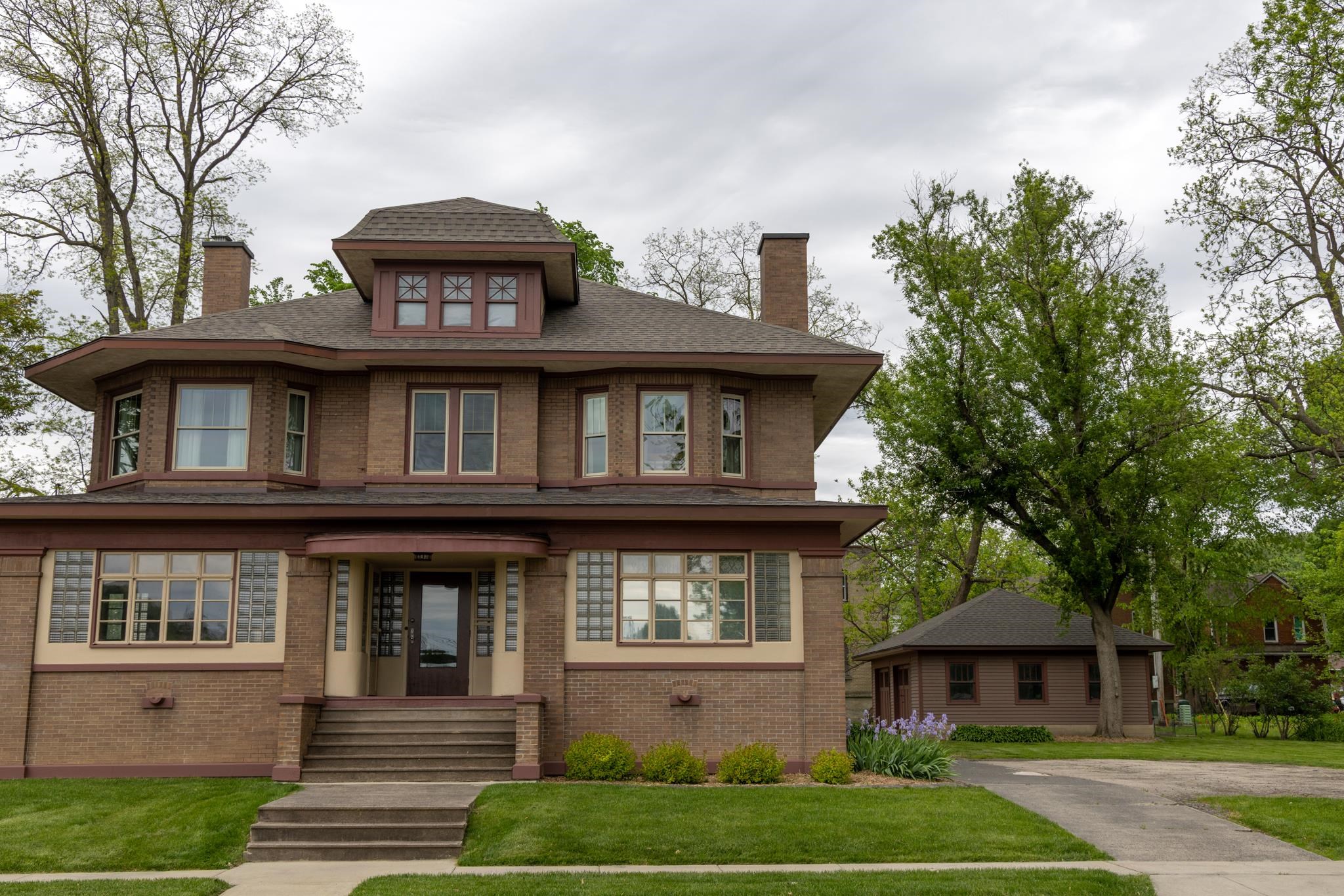323 S Central Avenue