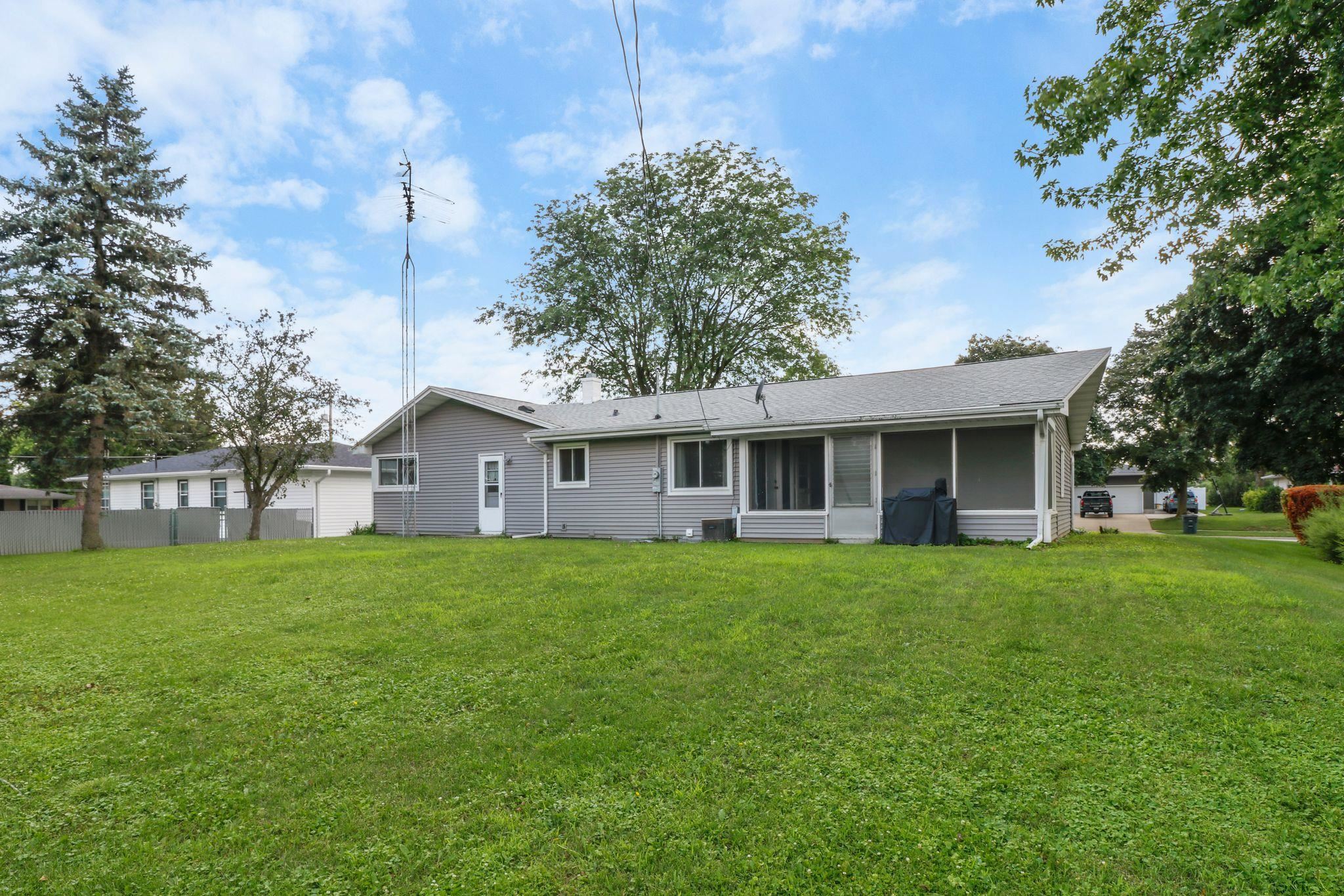 944 Hillside Drive