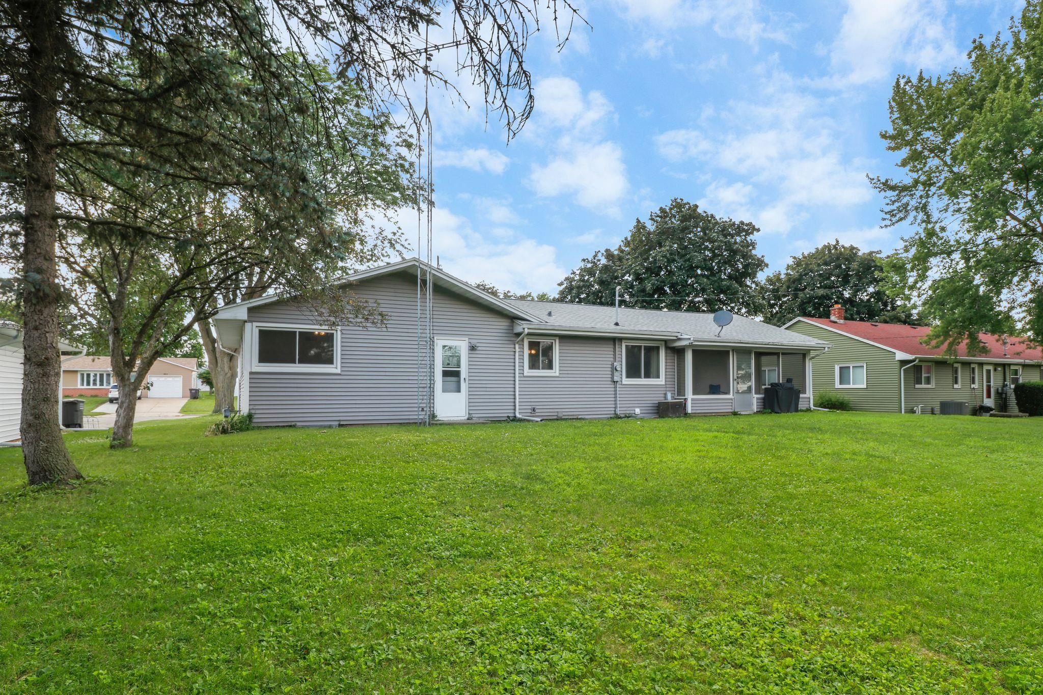 944 Hillside Drive