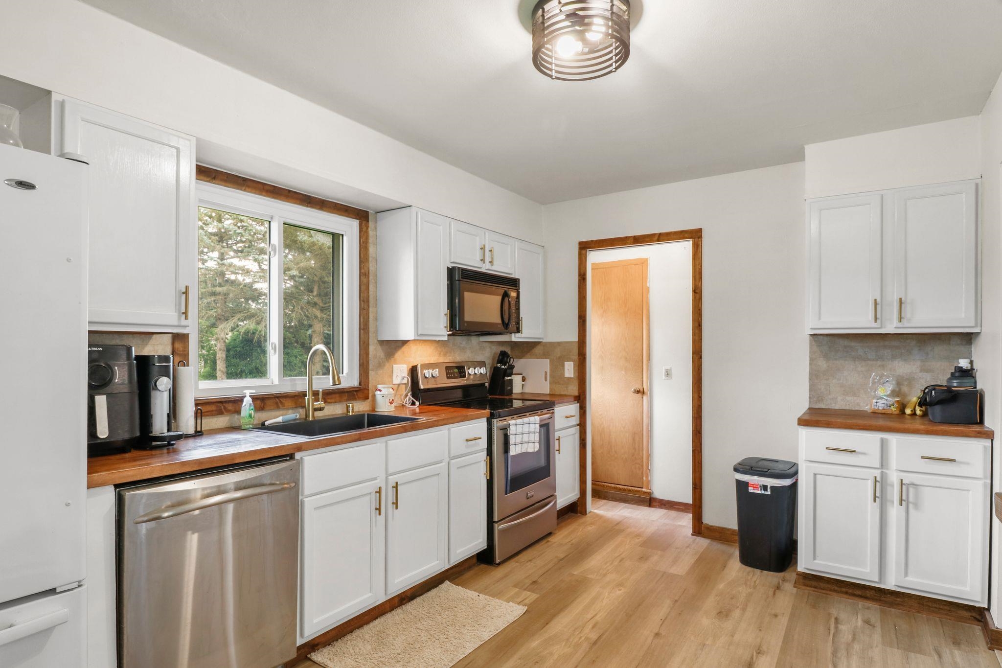 944 Hillside Drive