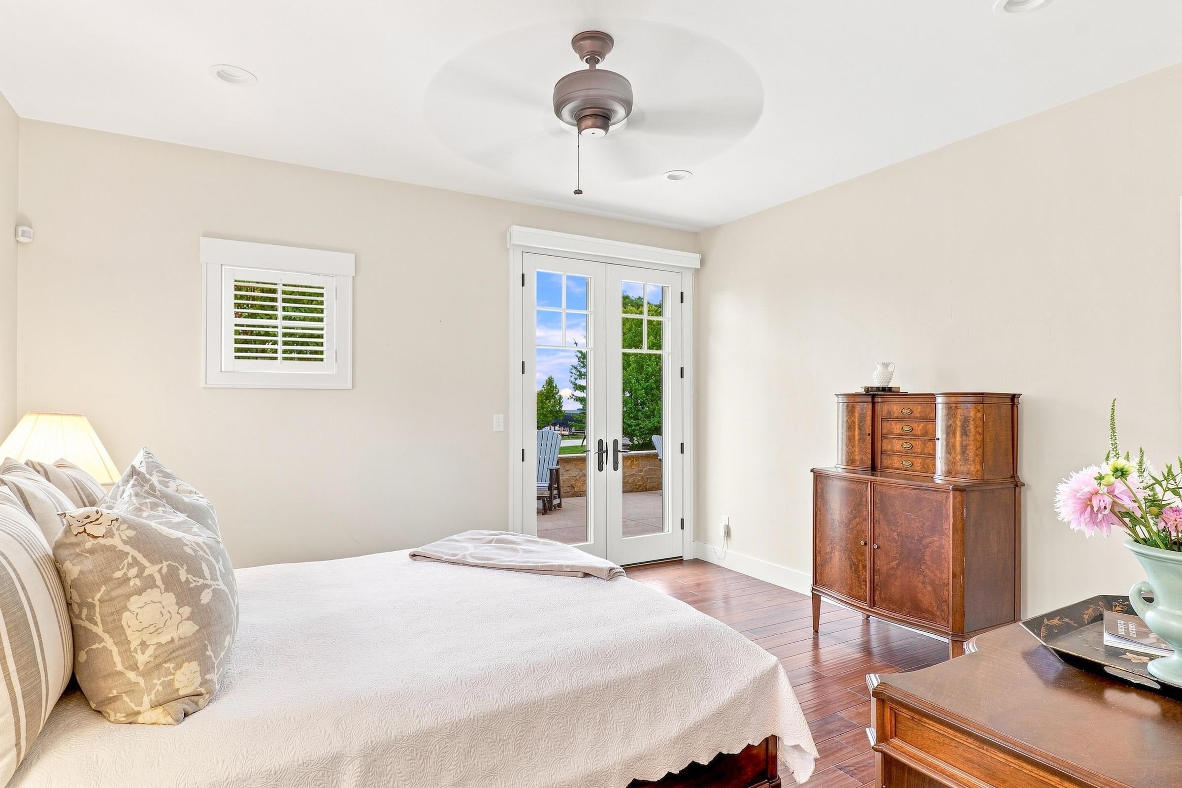 440 White Oaks Court