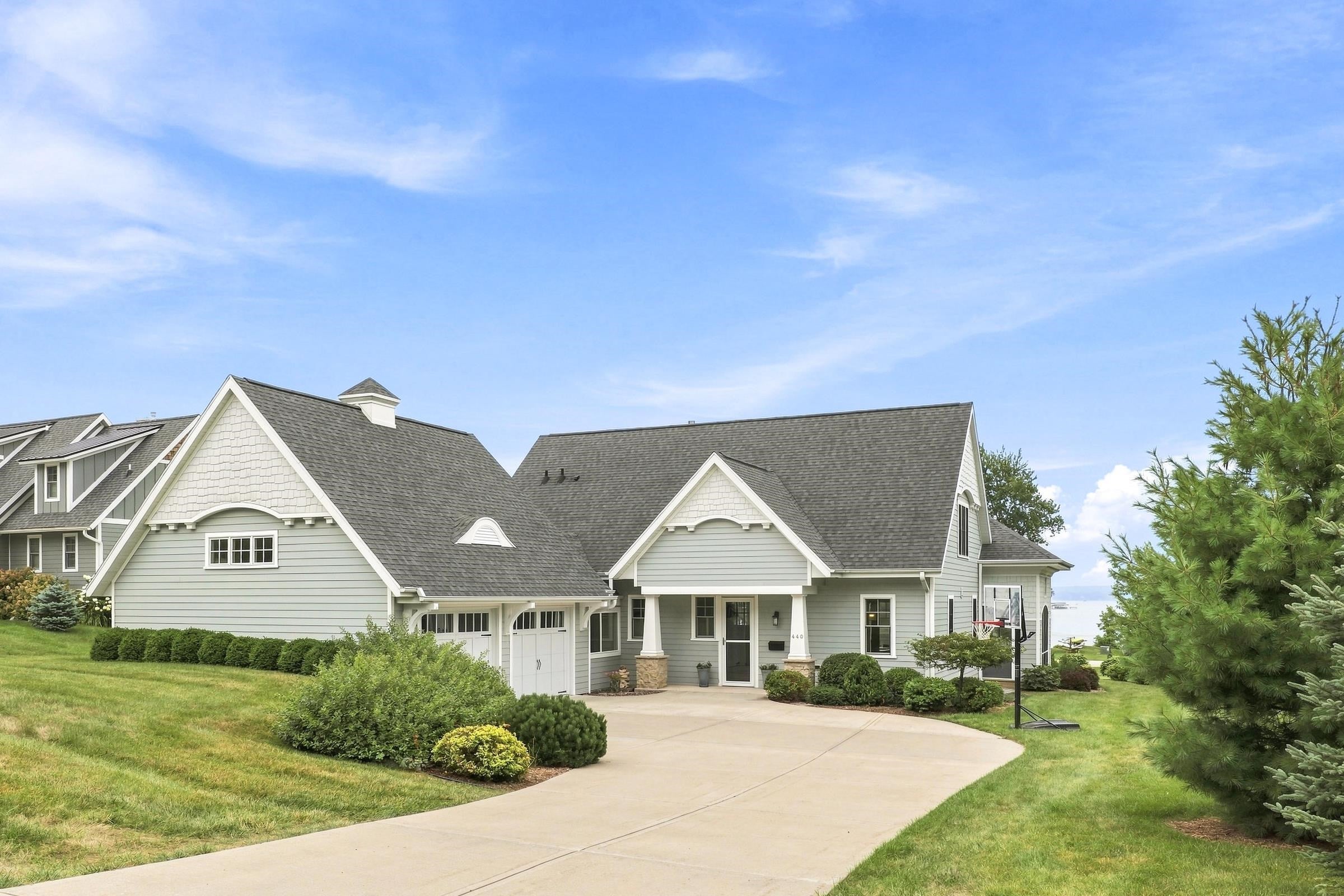 440 White Oaks Court