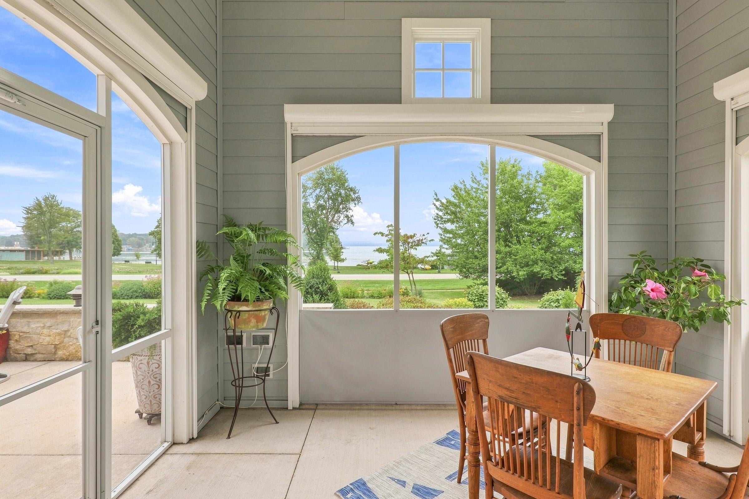 440 White Oaks Court