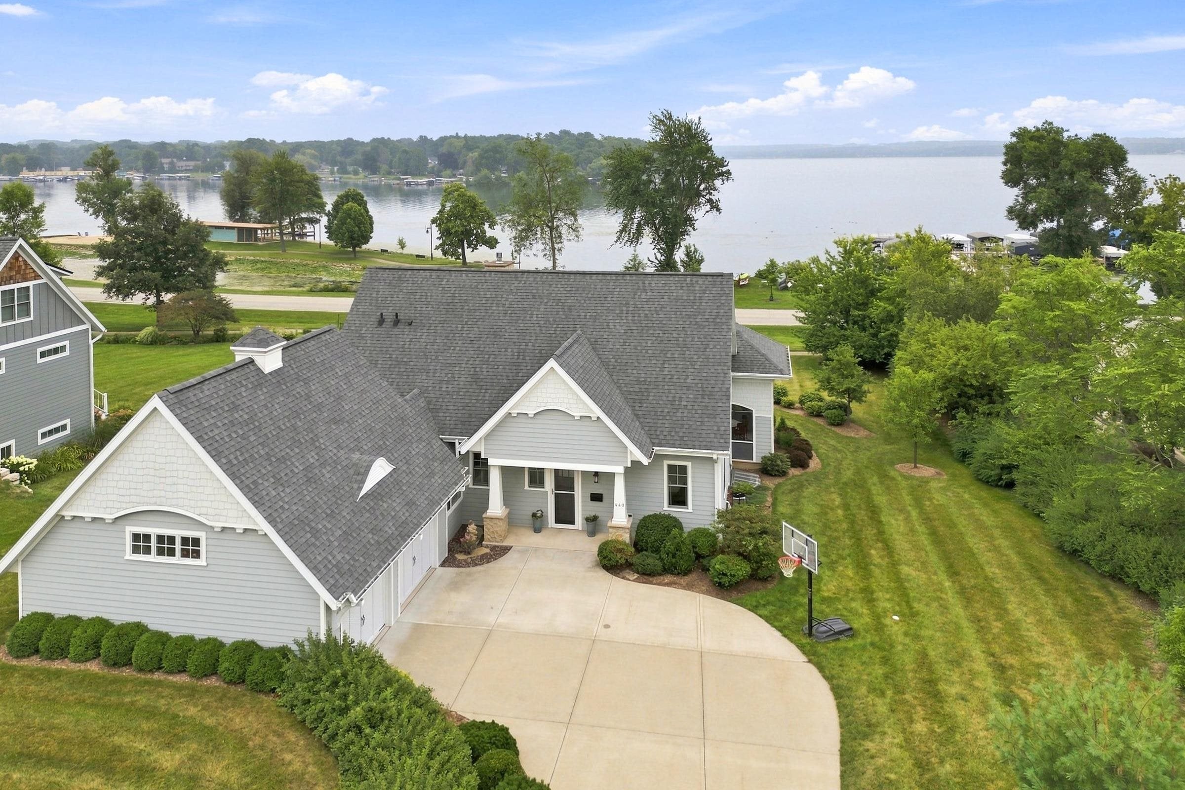440 White Oaks Court