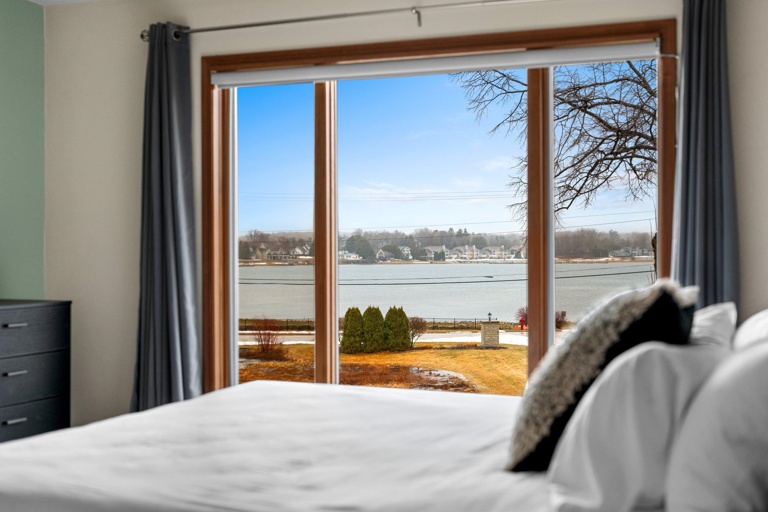 1606 MEMORIAL Drive Unit: 104